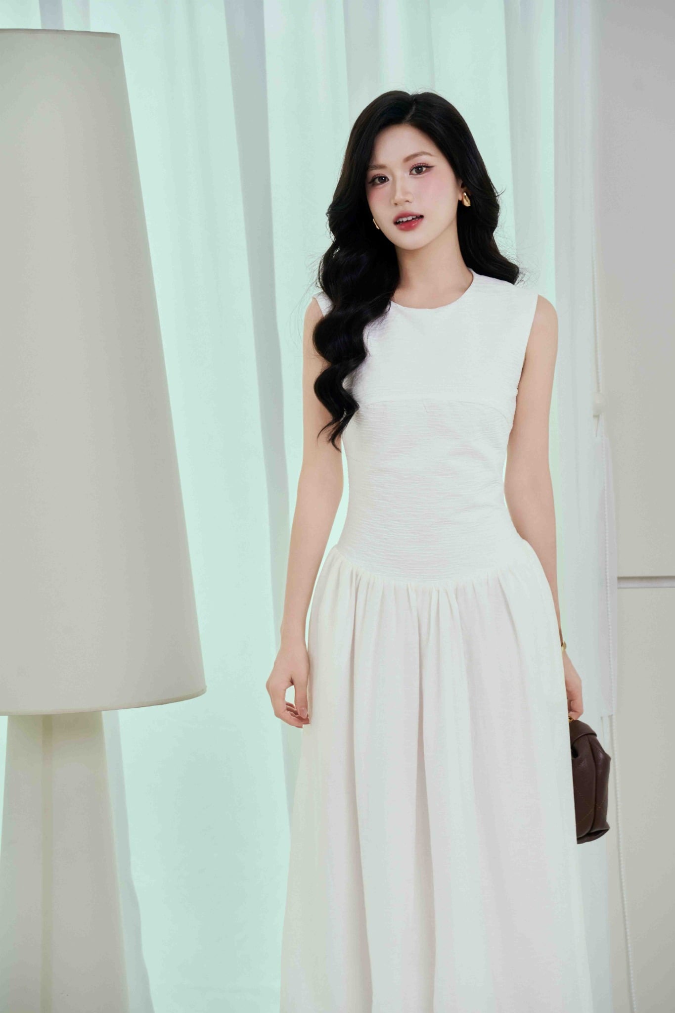 FDP33566 - Đầm dạo phố vải thô dáng xòe cổ tròn không tay thân váy xếp nhún tạo xoè khoá thân sau - PANTIO