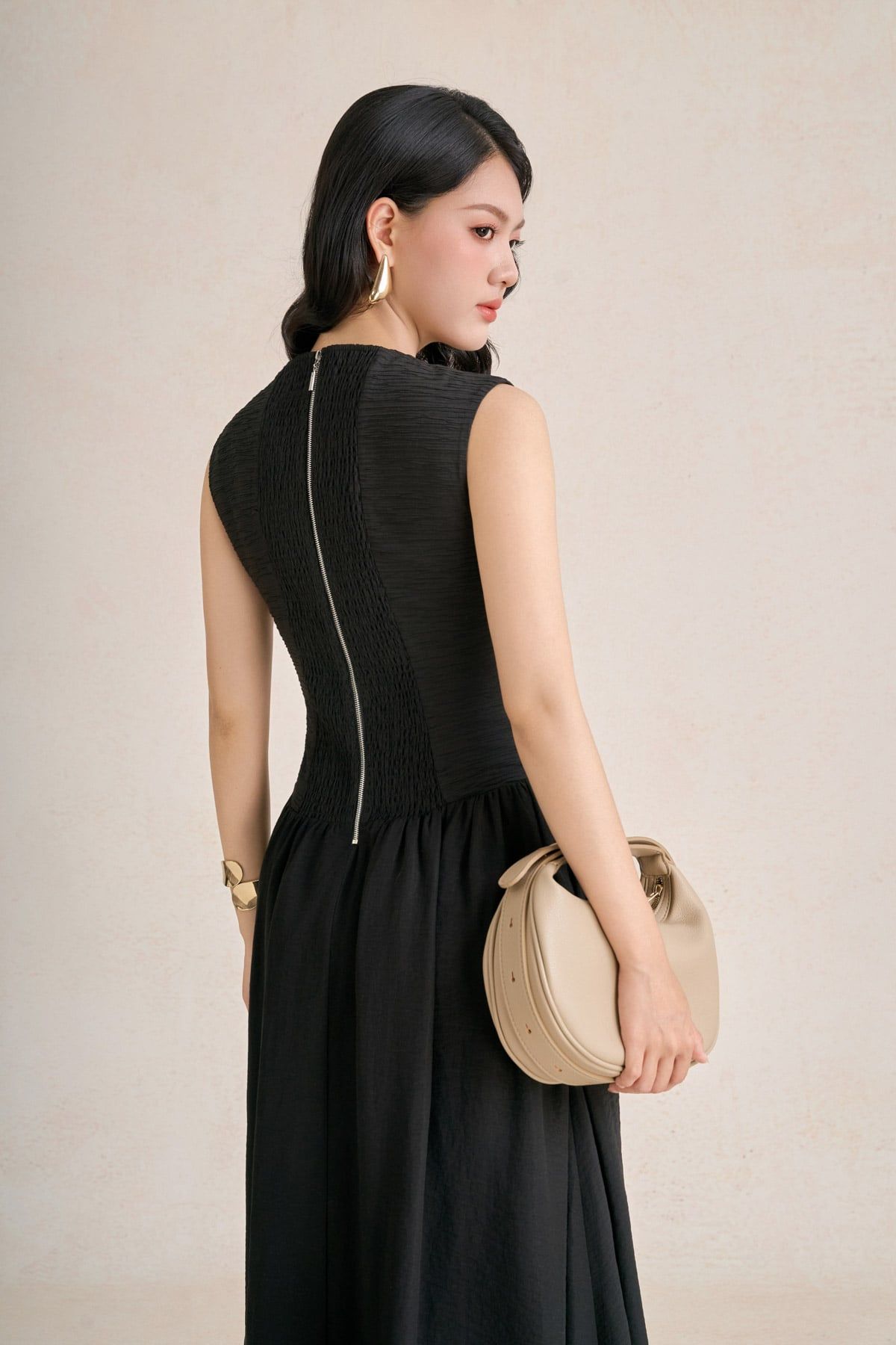 FDP33566 - Đầm dạo phố vải thô dáng xòe cổ tròn không tay thân váy xếp nhún tạo xoè khoá thân sau - PANTIO