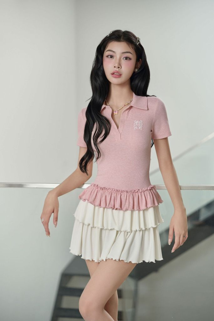FDP33576 - Đầm dạo phố vải len dáng ôm cổ đức tay ngắn ngực áo thêu hoạ tiết thân váy xếp tầng tạo kiểu - JAN.