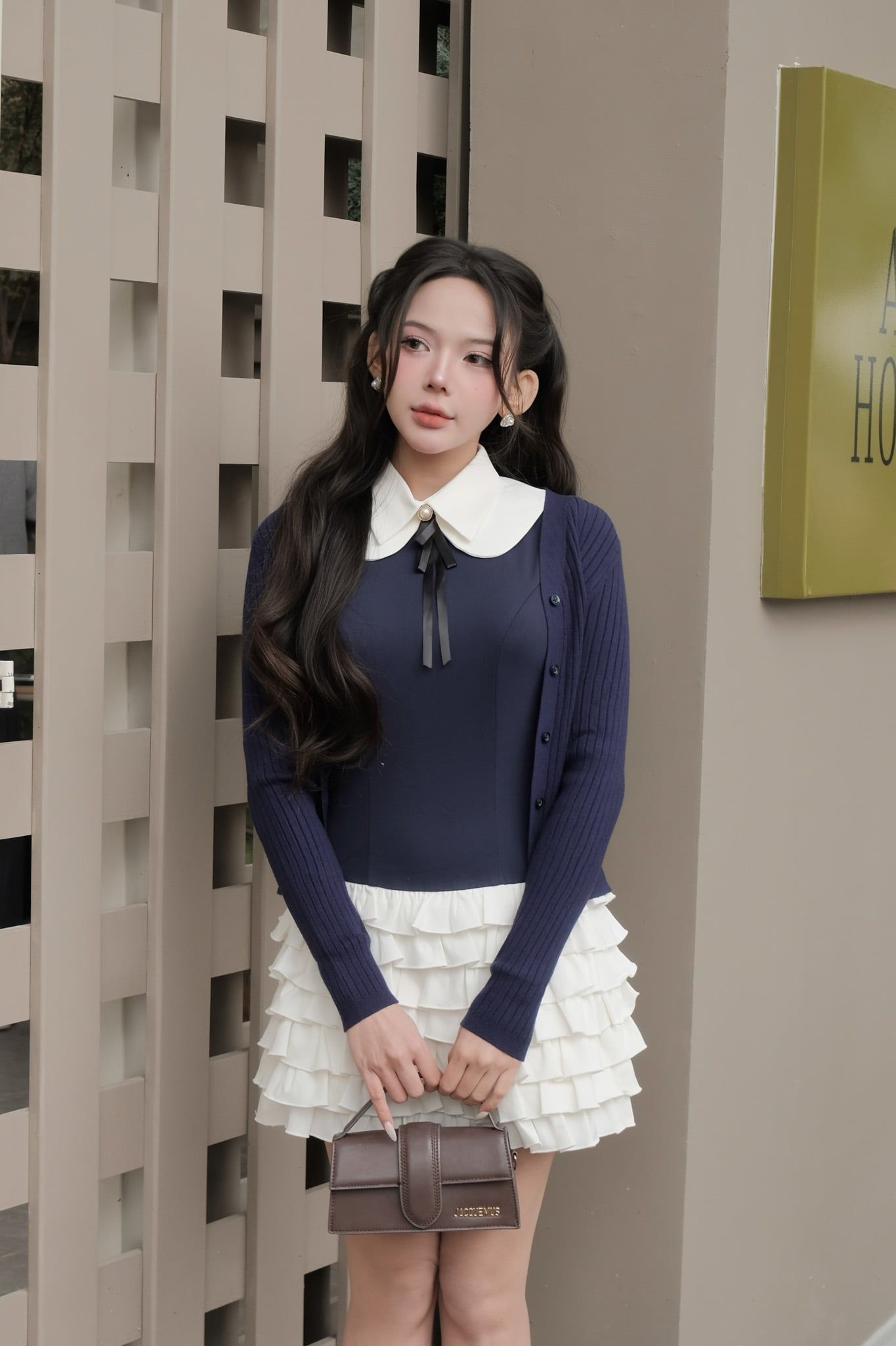 FDP33606 - Đầm dạo phố vải cotton dáng ôm cổ bẻ phối nơ thời trang thân váy xếp tầng tạo kiểu khoá thân sau - JAN.