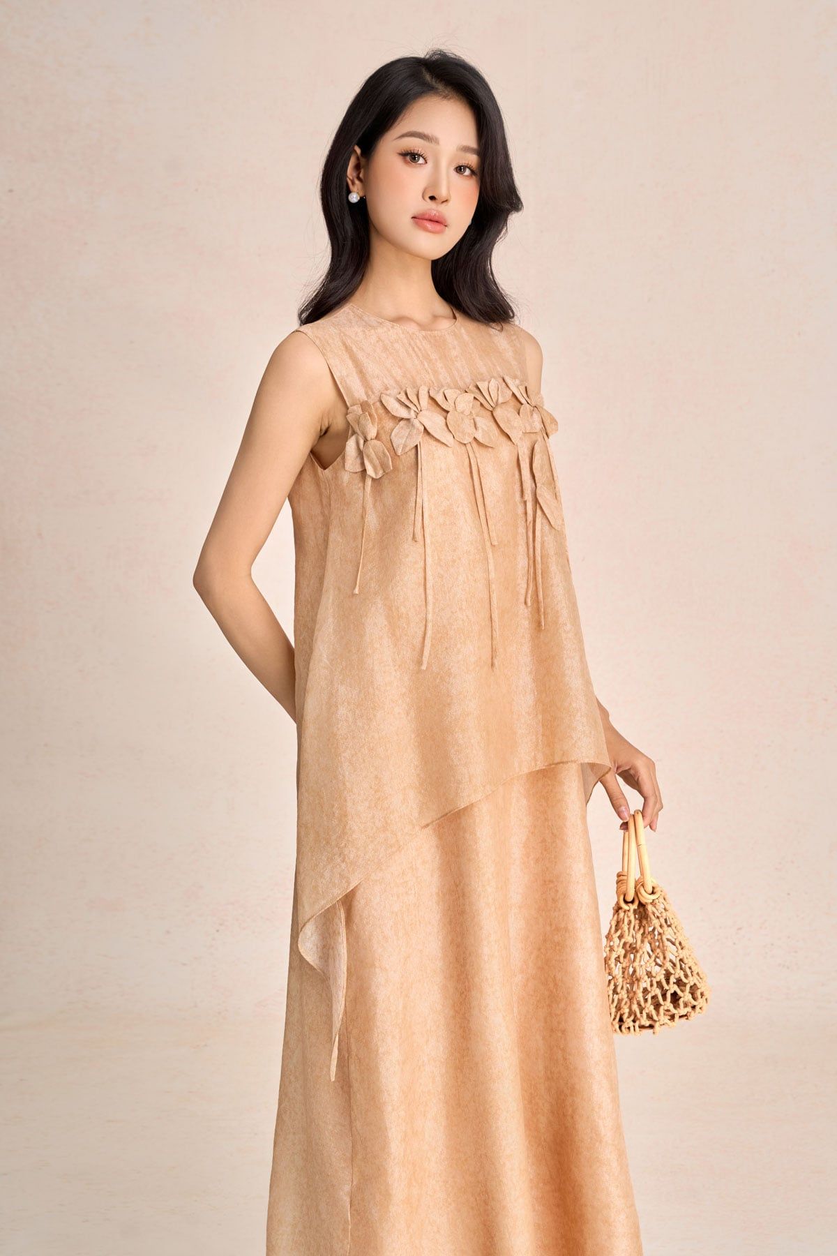 FDP33618 - Đầm dạo phố vải tơ dáng suông cổ tròn đính viền hoa tạo kiểu thân váy phối vạt cách điệu - PANTIO