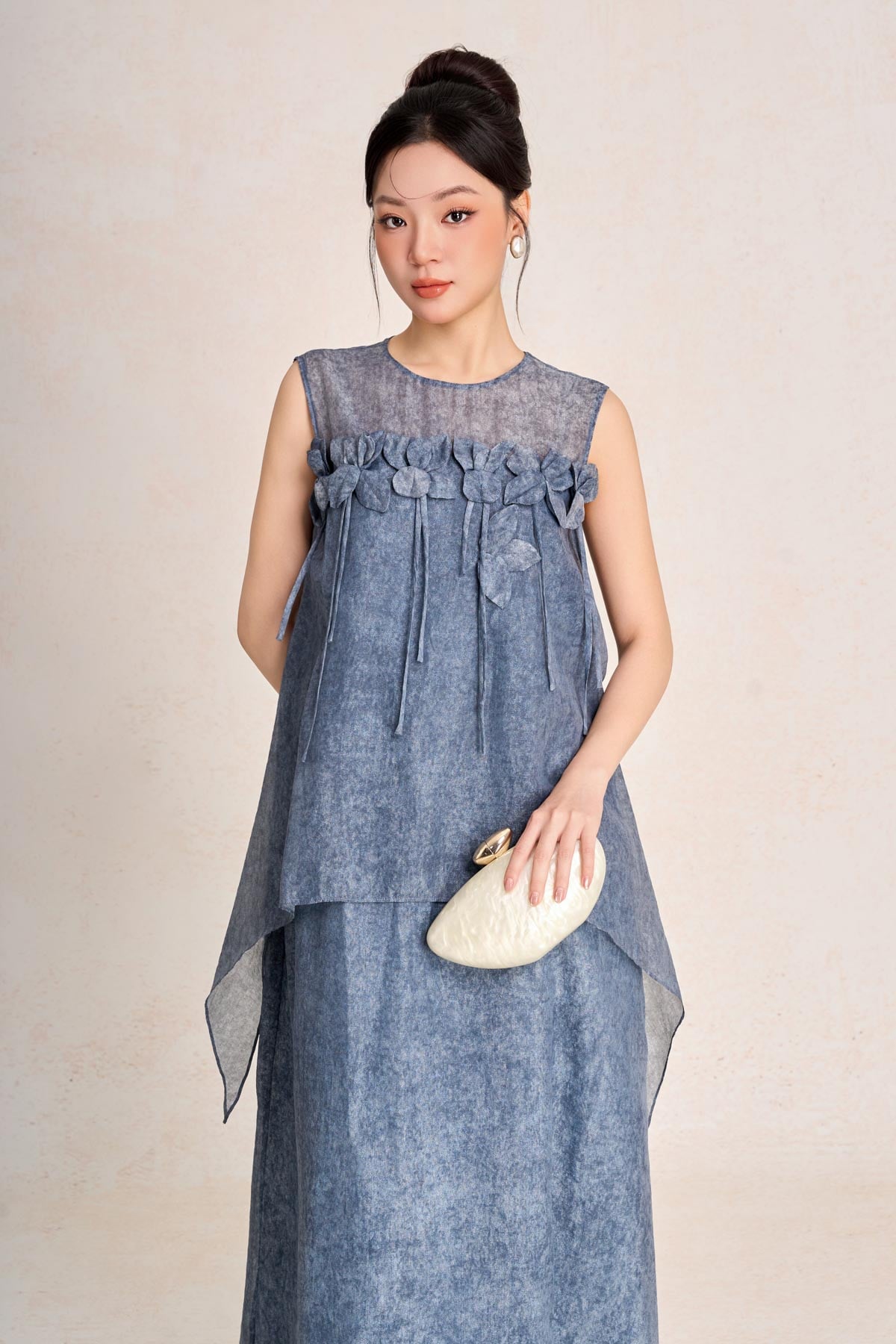 FDP33618 - Đầm dạo phố vải tơ dáng suông cổ tròn đính viền hoa tạo kiểu thân váy phối vạt cách điệu - PANTIO