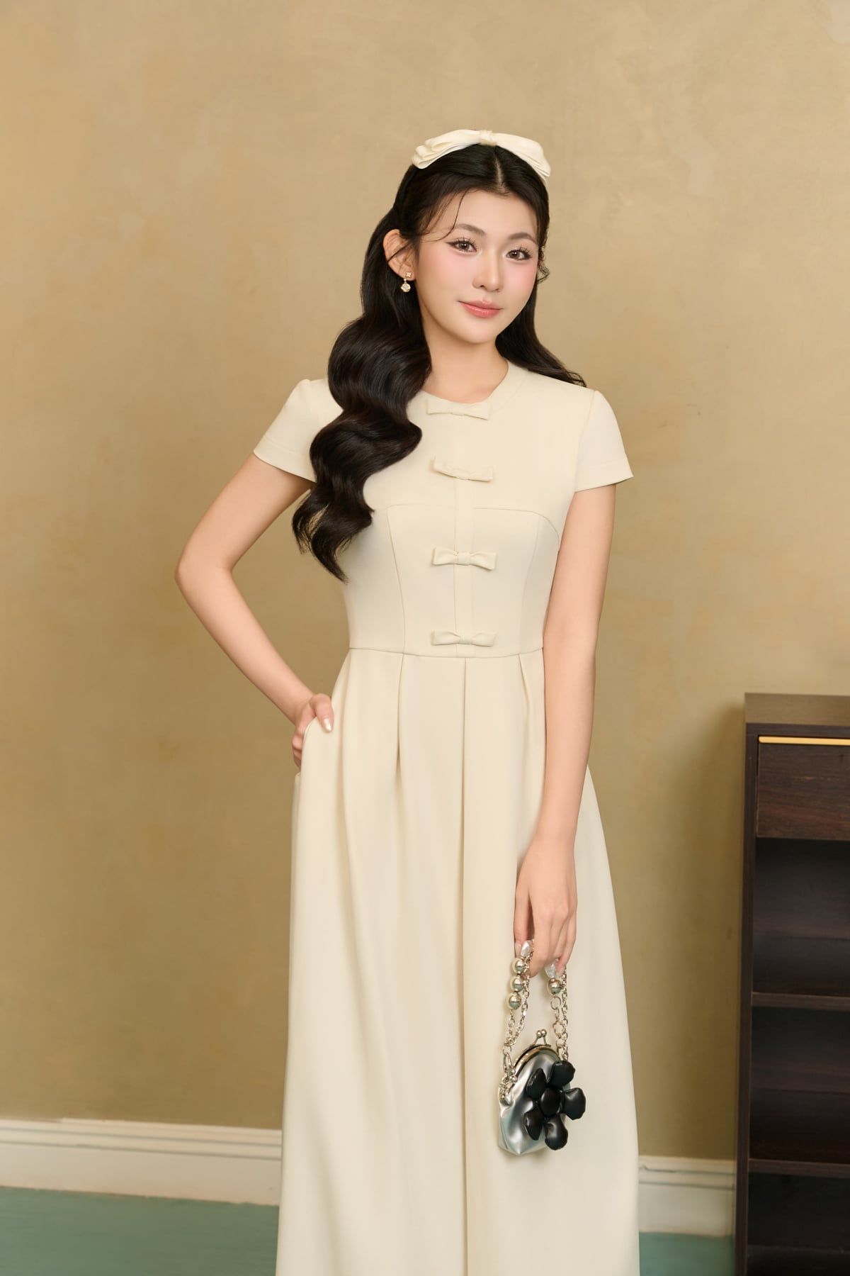 FDP33641 - Đầm dạo phố vải thô dày dáng chữ A cổ tròn tay cộc thân váy đính nơ tạo kiểu khoá thân sau - JAN.