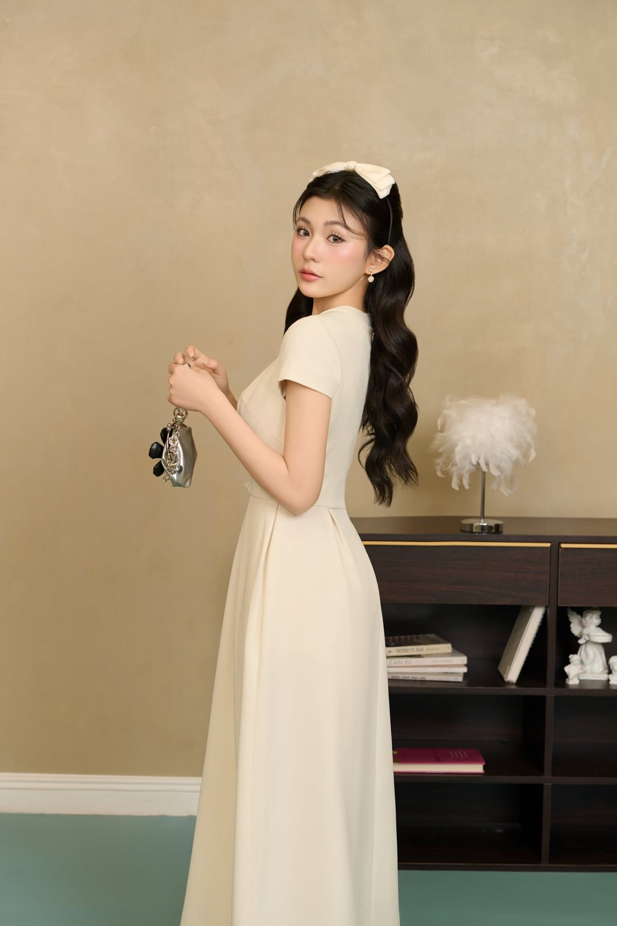 FDP33641 - Đầm dạo phố vải thô dày dáng chữ A cổ tròn tay cộc thân váy đính nơ tạo kiểu khoá thân sau - JAN.