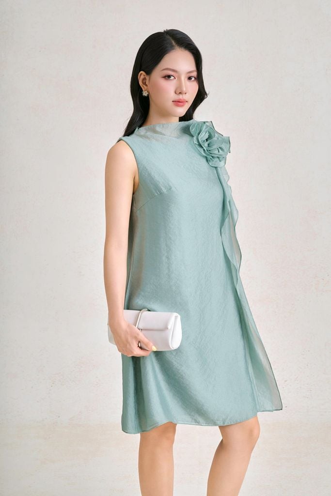 FDP33678 - Đầm dạo phố vải tơ dáng suông ngắn cổ kiểu đính hoa 3D tạo kiểu - PANTIO