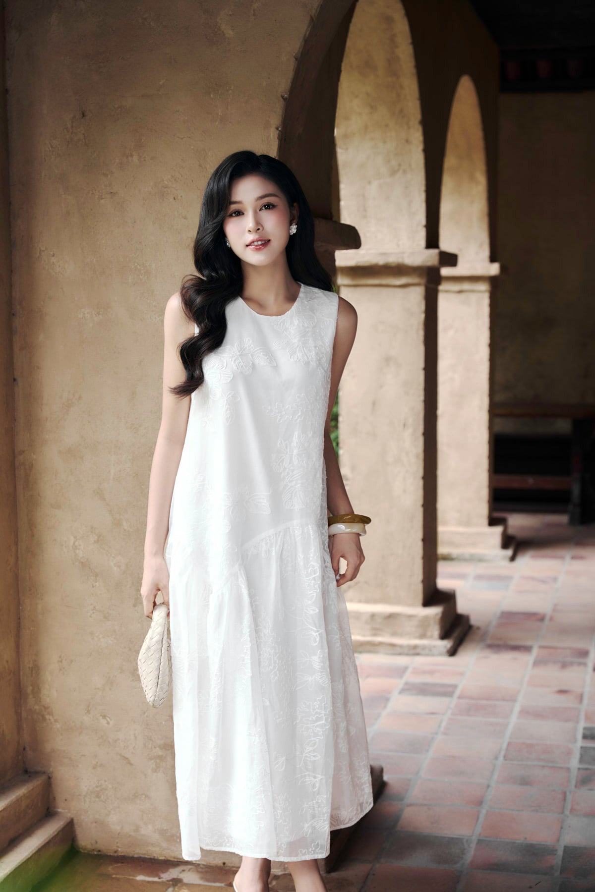 FDP33688 - Đầm dạo phố vải tơ dáng suông cổ tròn thân váy hoạ tiết hoa nổi thời trang - PANTIO