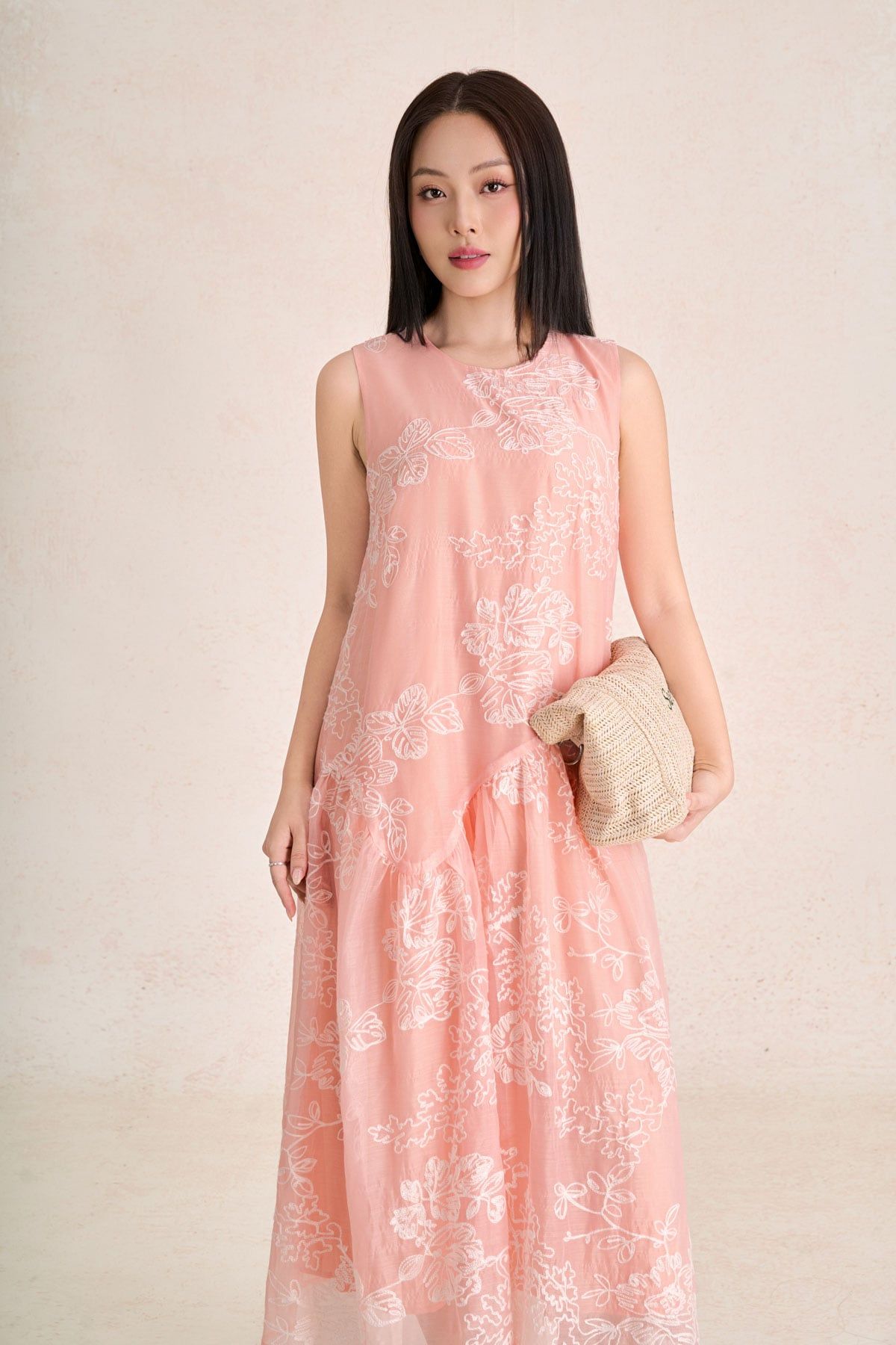 FDP33688 - Đầm dạo phố vải tơ dáng suông cổ tròn thân váy hoạ tiết hoa nổi thời trang - PANTIO