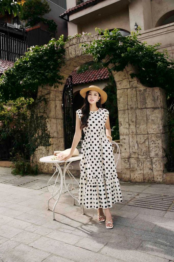 FDP33704 - Đầm dạo phố vải thô đũi dáng suông cổ tròn tay chờm hoạ tiết chấm bi thời trang - PANTIO