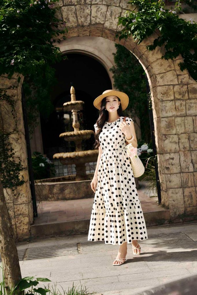 FDP33704 - Đầm dạo phố vải thô đũi dáng suông cổ tròn tay chờm hoạ tiết chấm bi thời trang - PANTIO