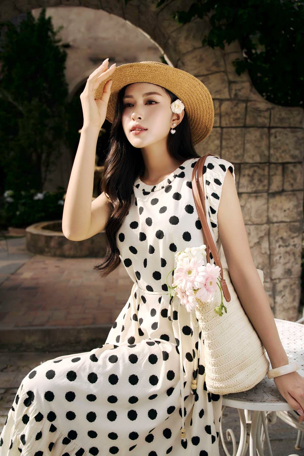 FDP33704 - Đầm dạo phố vải thô đũi dáng suông cổ tròn tay chờm hoạ tiết chấm bi thời trang - PANTIO