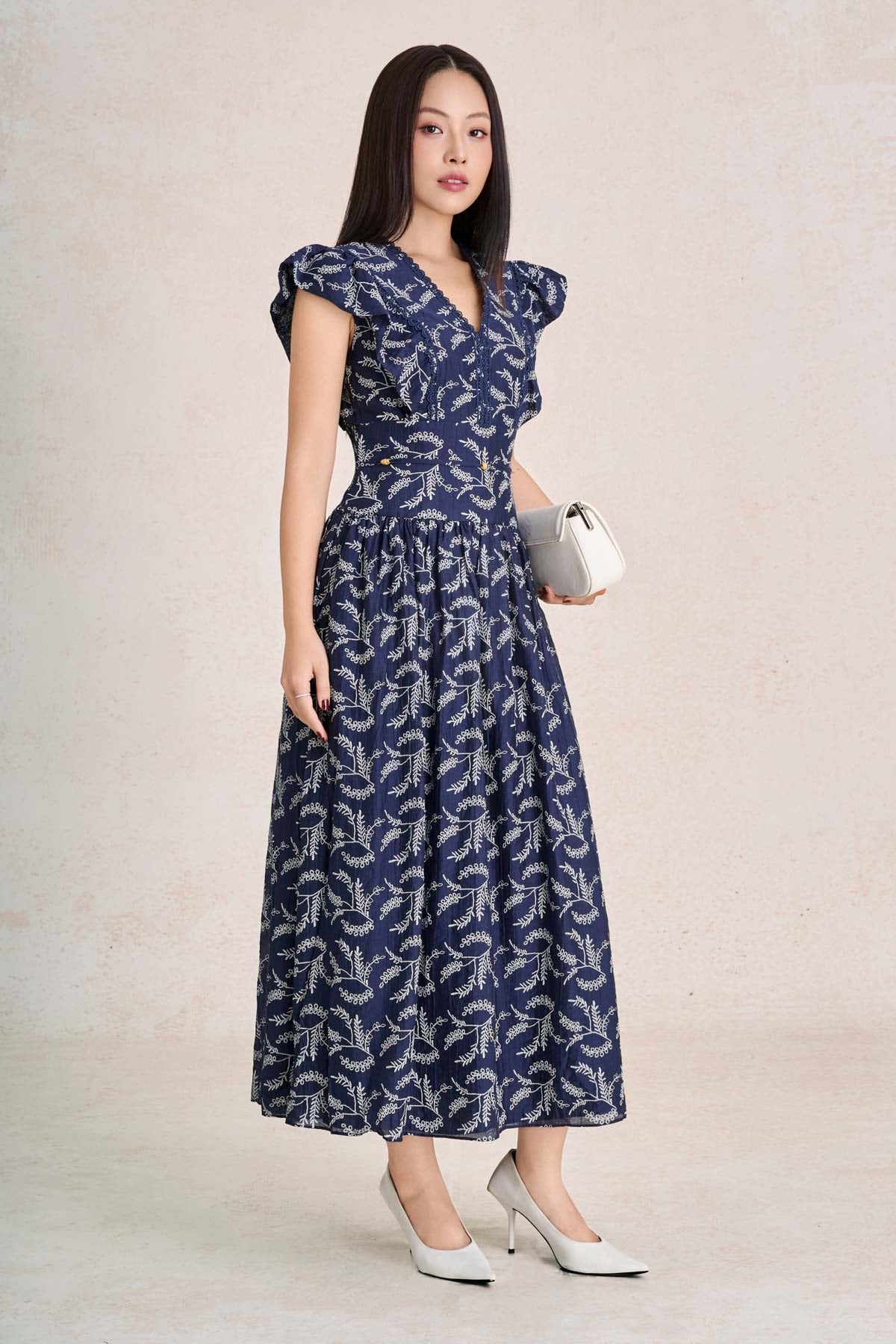 FDP33736 - Đầm dạo phố vải tơ hoa dáng chữ A cổ xẻ V tay cánh tiên eo váy đáp cạp bản to phối dây tạo kiểu khoá thân sau - PANTIO