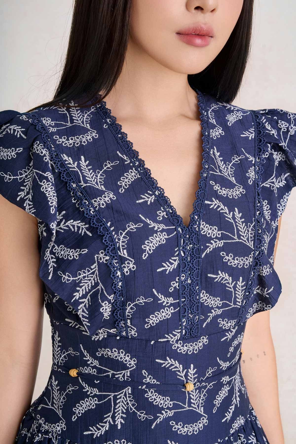 FDP33736 - Đầm dạo phố vải tơ hoa dáng chữ A cổ xẻ V tay cánh tiên eo váy đáp cạp bản to phối dây tạo kiểu khoá thân sau - PANTIO