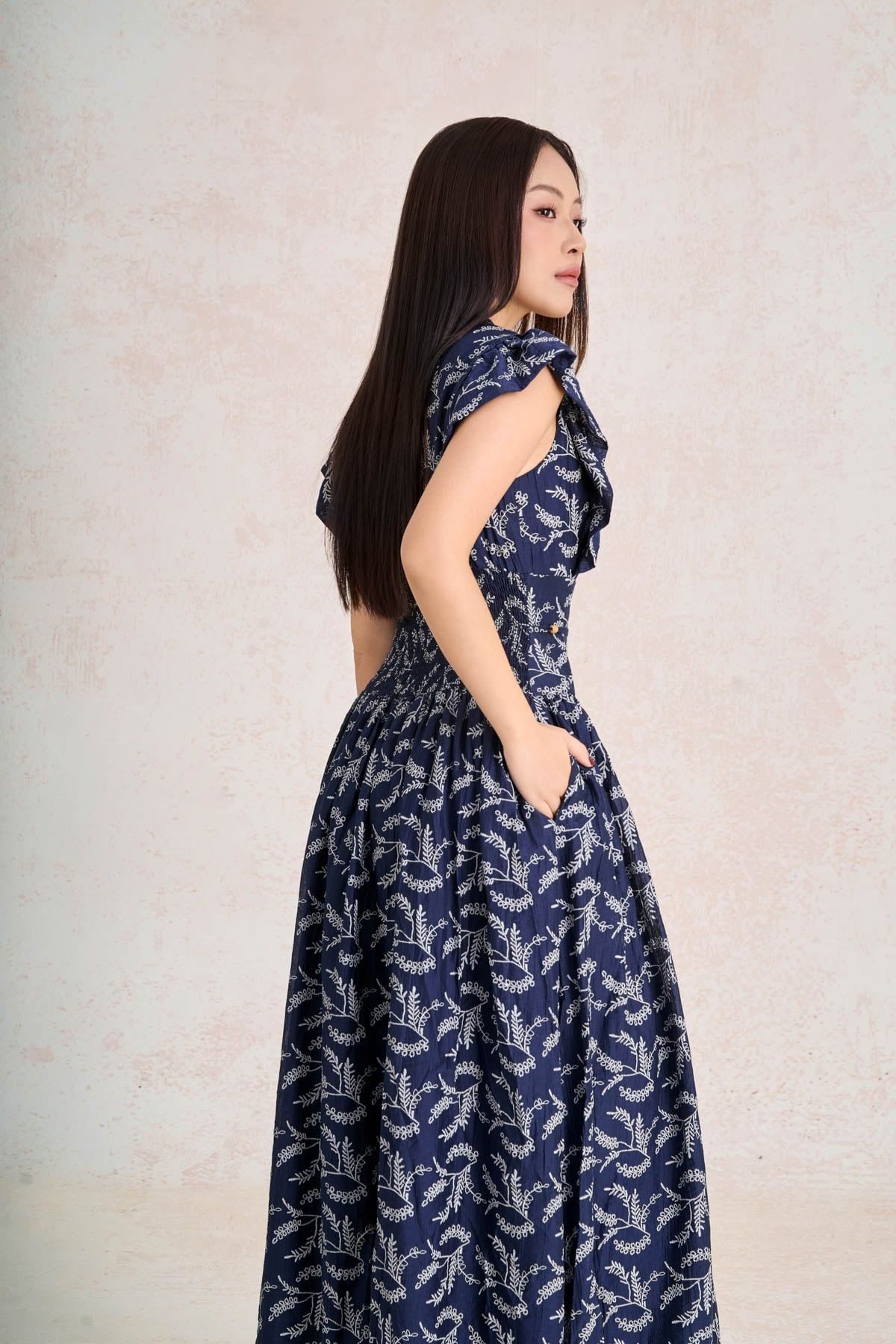 FDP33736 - Đầm dạo phố vải tơ hoa dáng chữ A cổ xẻ V tay cánh tiên eo váy đáp cạp bản to phối dây tạo kiểu khoá thân sau - PANTIO
