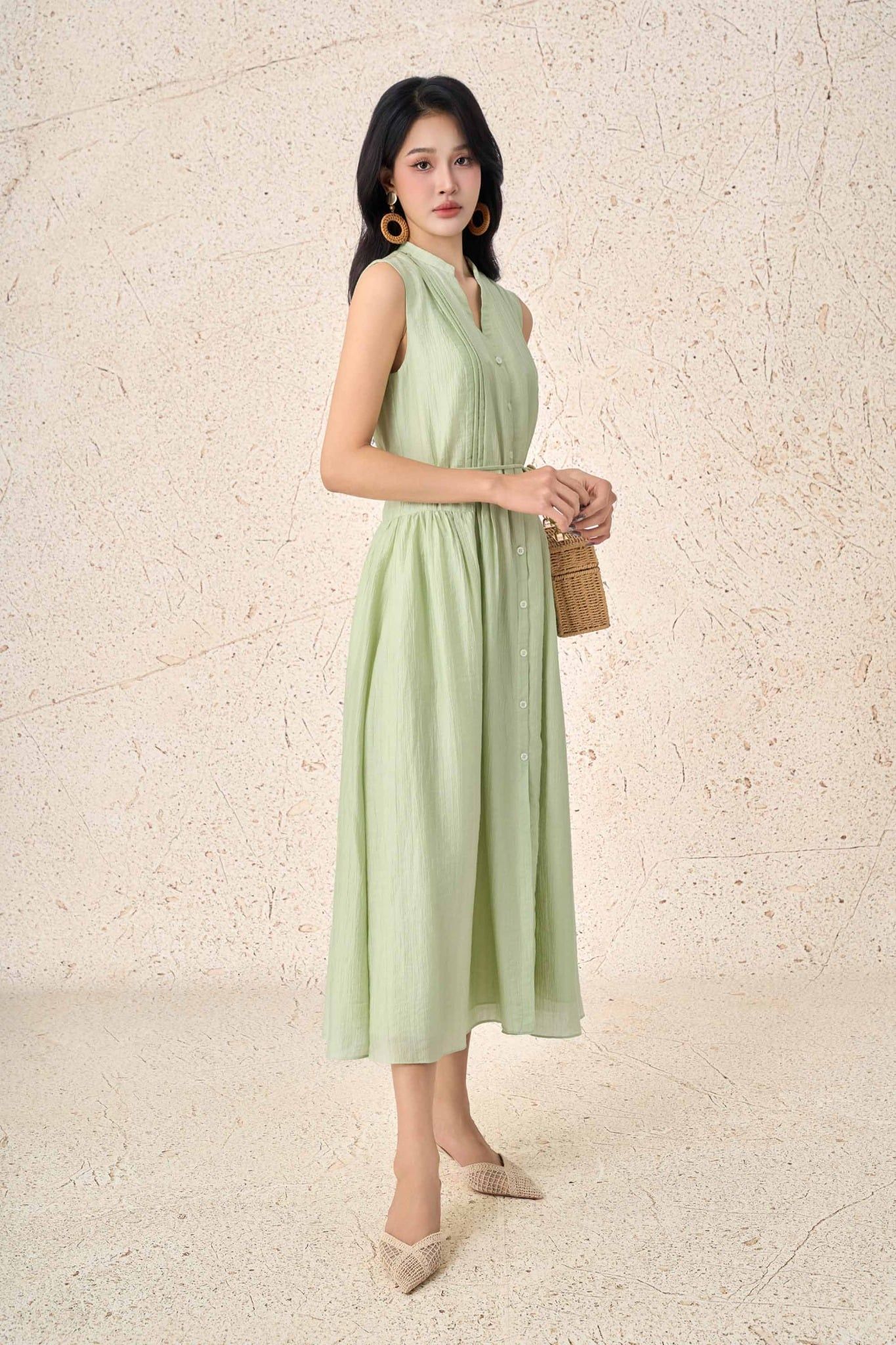 FDP33741 - Đầm dạo phố vải thô lụa dáng xoè cổ xẻ V không tay chiết eo tạo kiểu - PANTIO