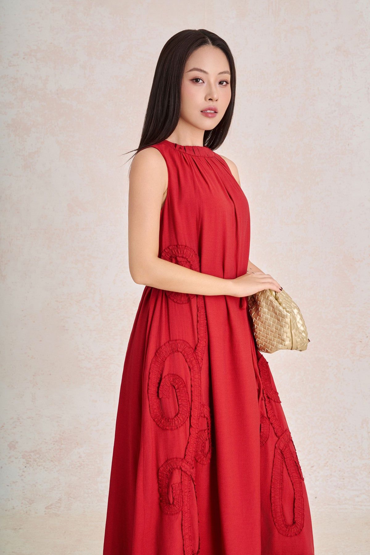FDP33770 - Đầm dạo phố vải tơ dáng suông cổ tròn thân váy hoạ tiết hoa nổi thời trang - PANTIO
