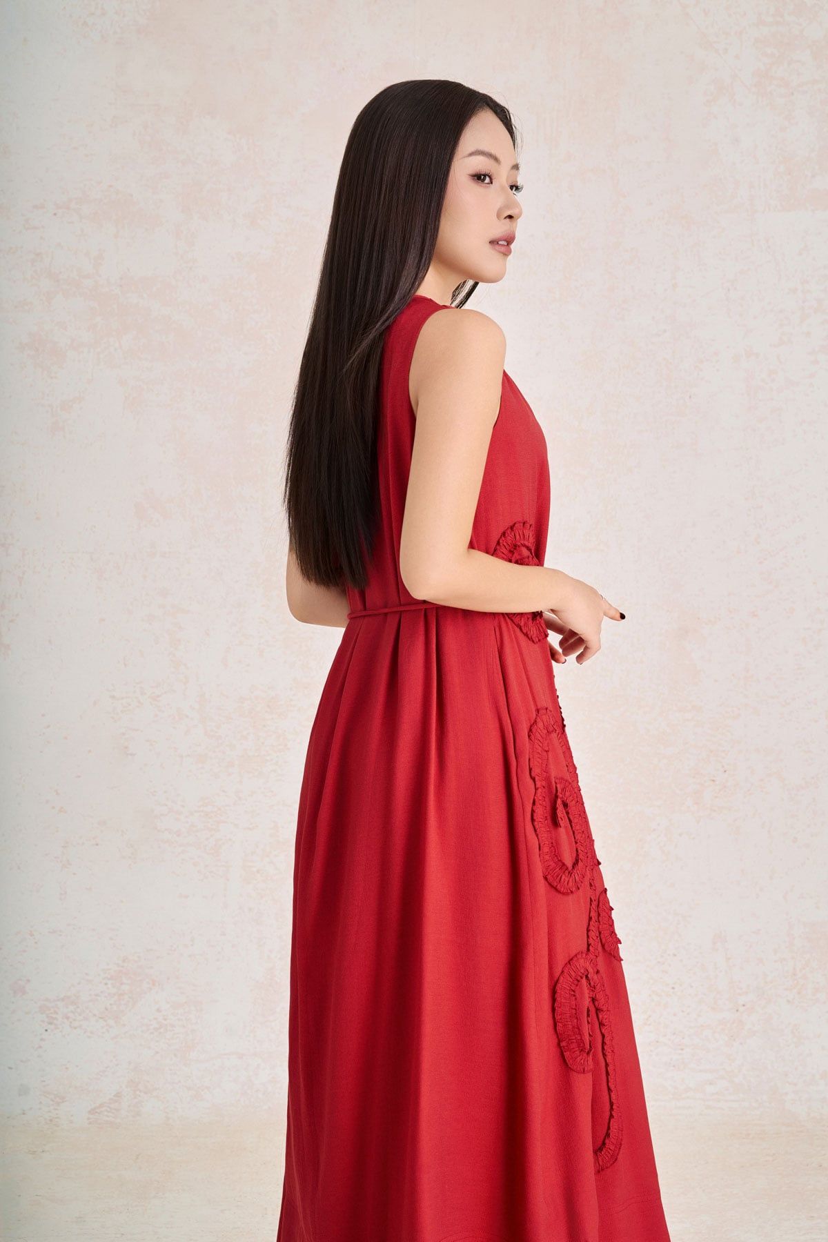 FDP33770 - Đầm dạo phố vải tơ dáng suông cổ tròn thân váy hoạ tiết hoa nổi thời trang - PANTIO