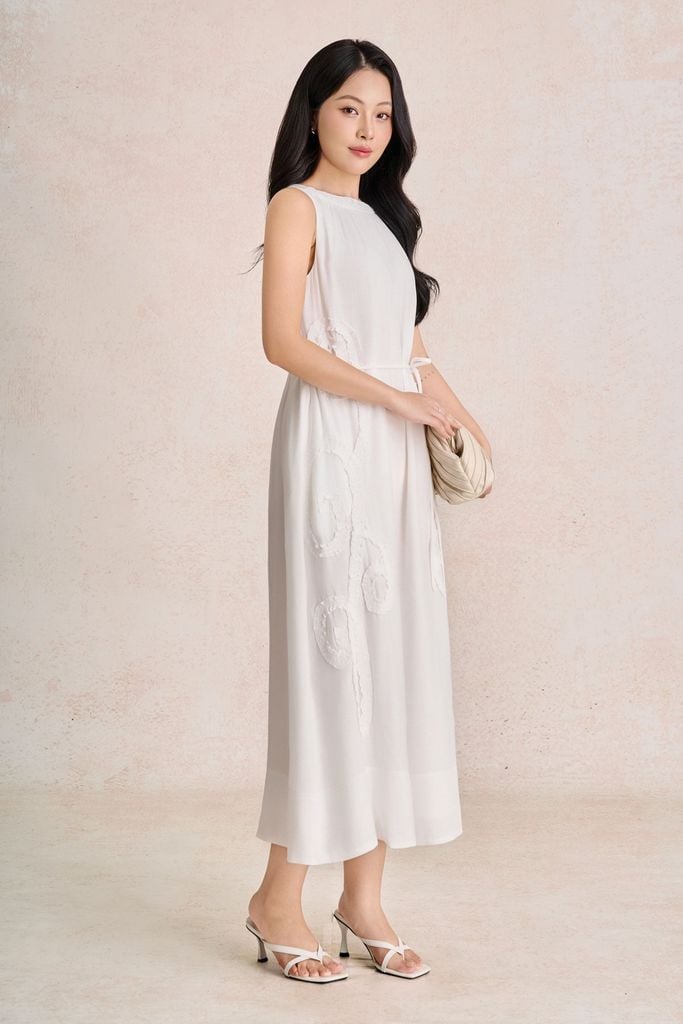 FDP33770 - Đầm dạo phố vải tơ dáng suông cổ tròn thân váy hoạ tiết hoa nổi thời trang - PANTIO