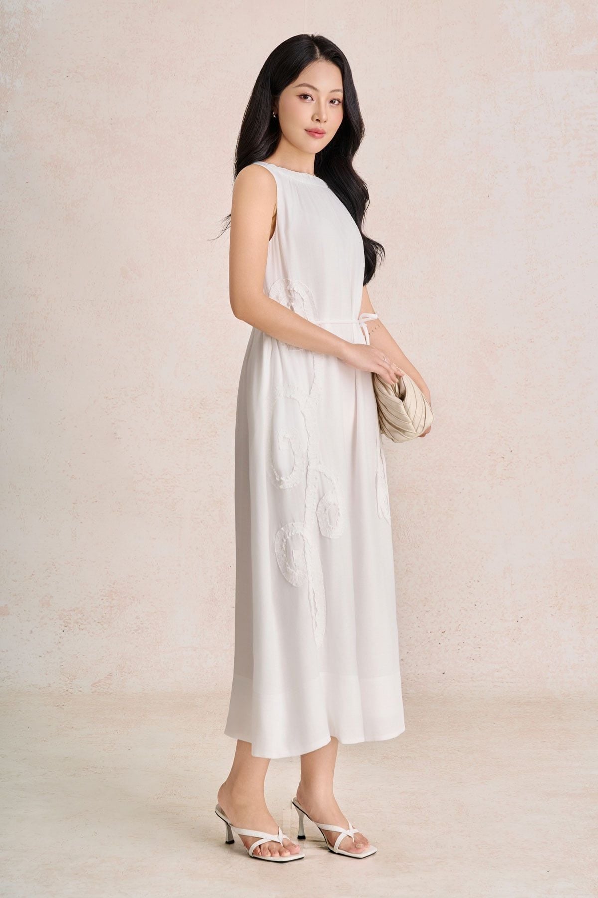 FDP33770 - Đầm dạo phố vải tơ dáng suông cổ tròn thân váy hoạ tiết hoa nổi thời trang - PANTIO