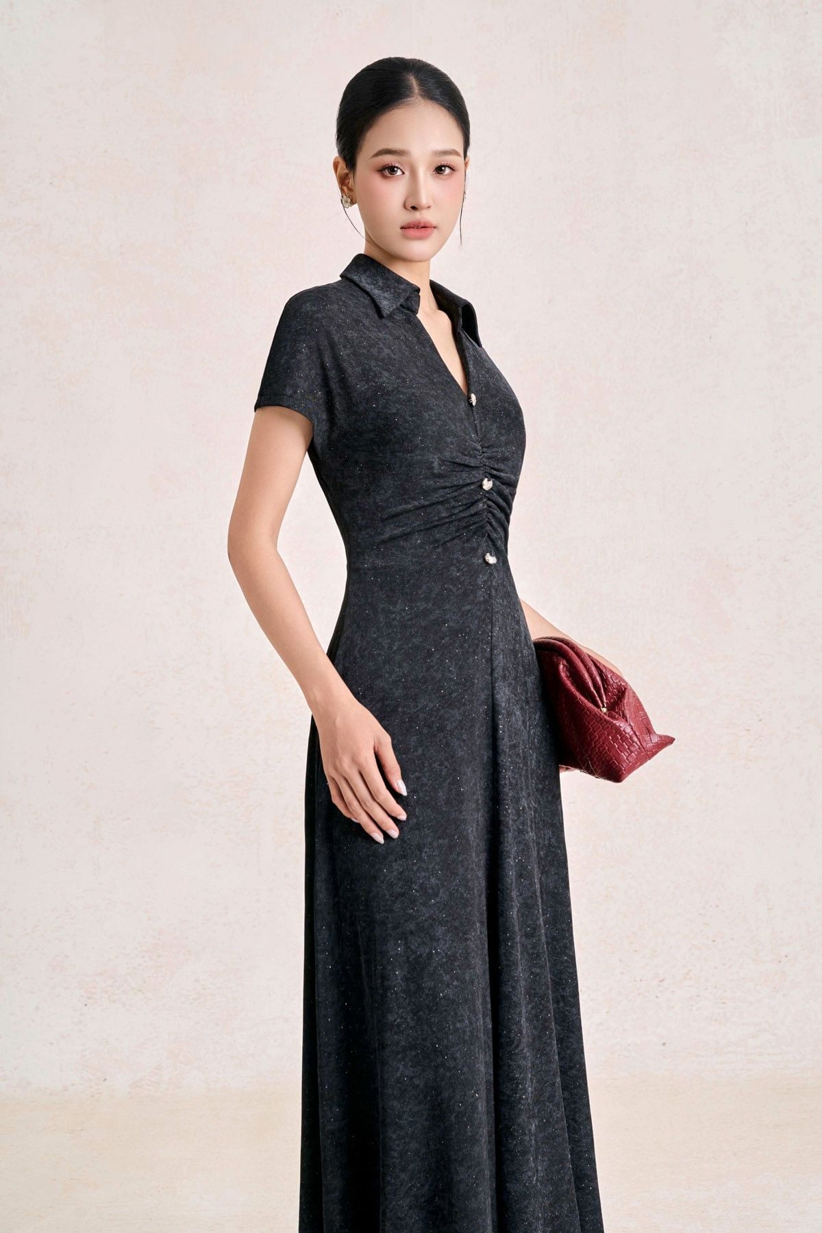 FDP33775 - Đầm dạo phố vải len dáng ôm cổ bẻ xẻ V tay cộc thân váy phối khuy tạo kiểu - PANTIO