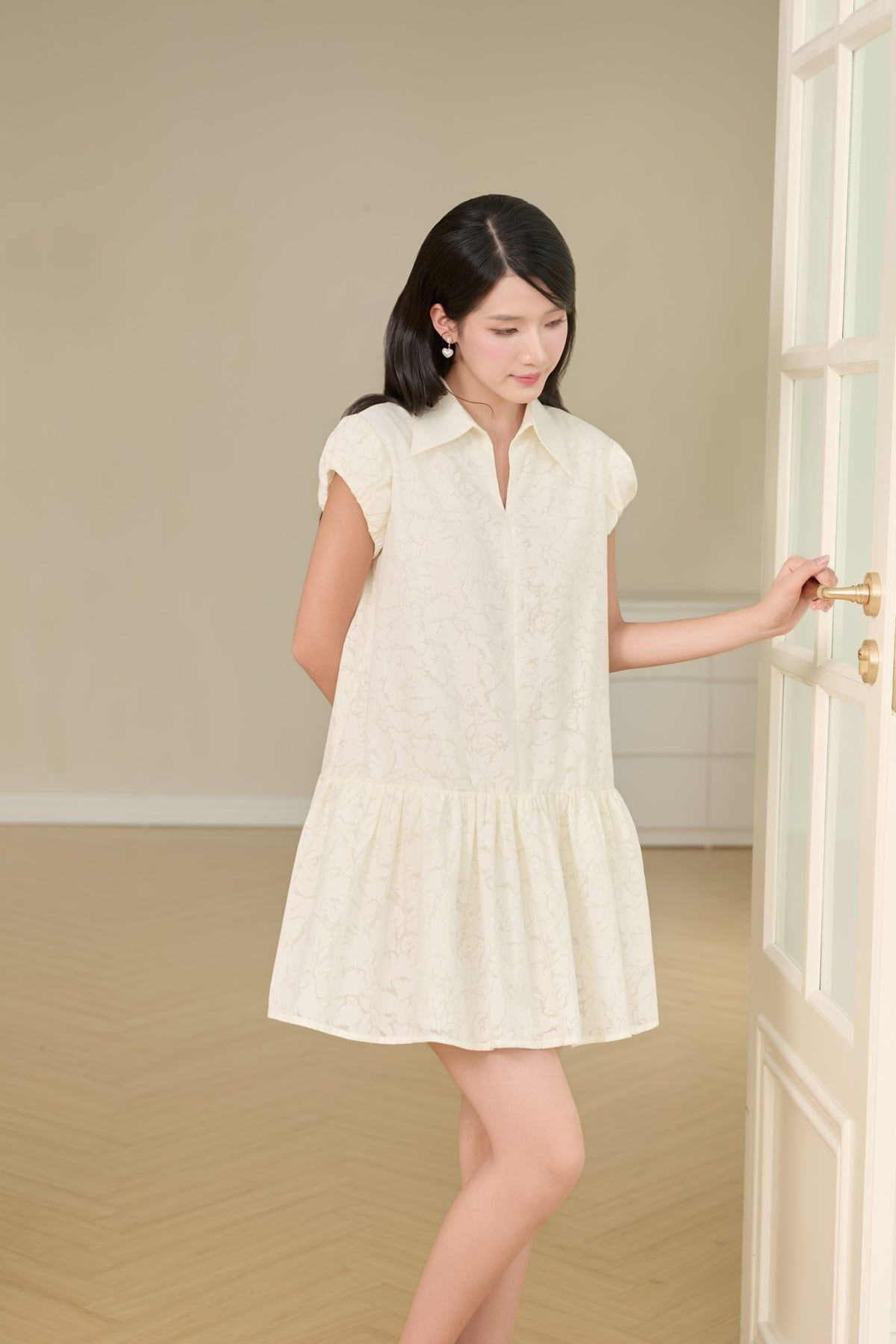 FDP33793 - Đầm dạo phố vải tơ dáng suông cổ bẻ thân váy phối vạt nhún tạo xoè - JAN.