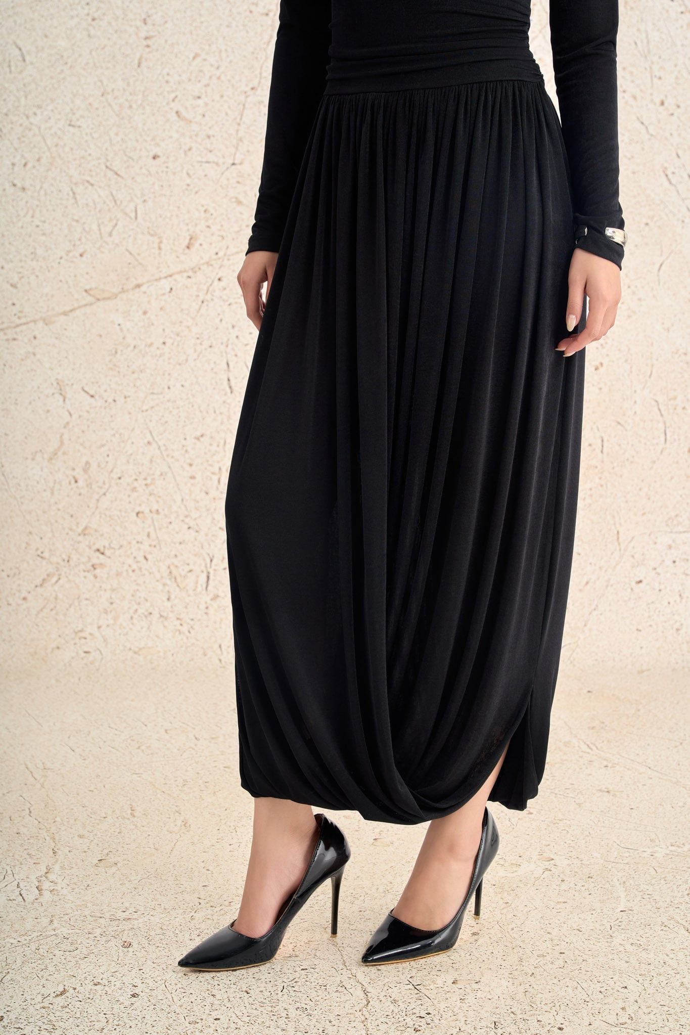 FDP73593 - Đầm dạo phố vải len dáng ôm cổ tròn tay dài thân váy xếp ly nhún cách điệu thời trang - PANTIO