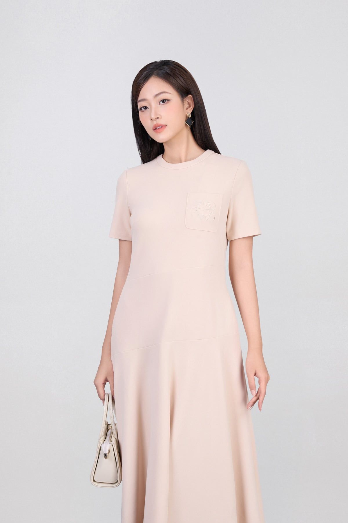 FDP73609 - Đầm dạo phố vải cotton dáng suông cổ tròn tay ngắn thân váy xếp nhún tạo ly thời trang khoá thân sau - PANTIO