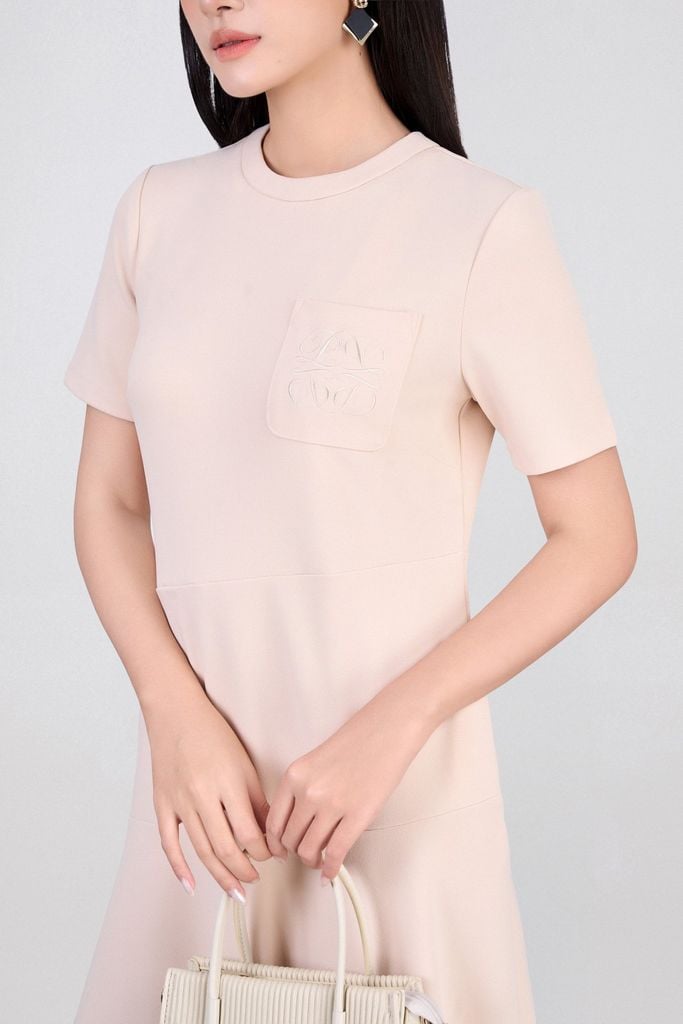 FDP73609 - Đầm dạo phố vải cotton dáng suông cổ tròn tay ngắn thân váy xếp nhún tạo ly thời trang khoá thân sau - PANTIO