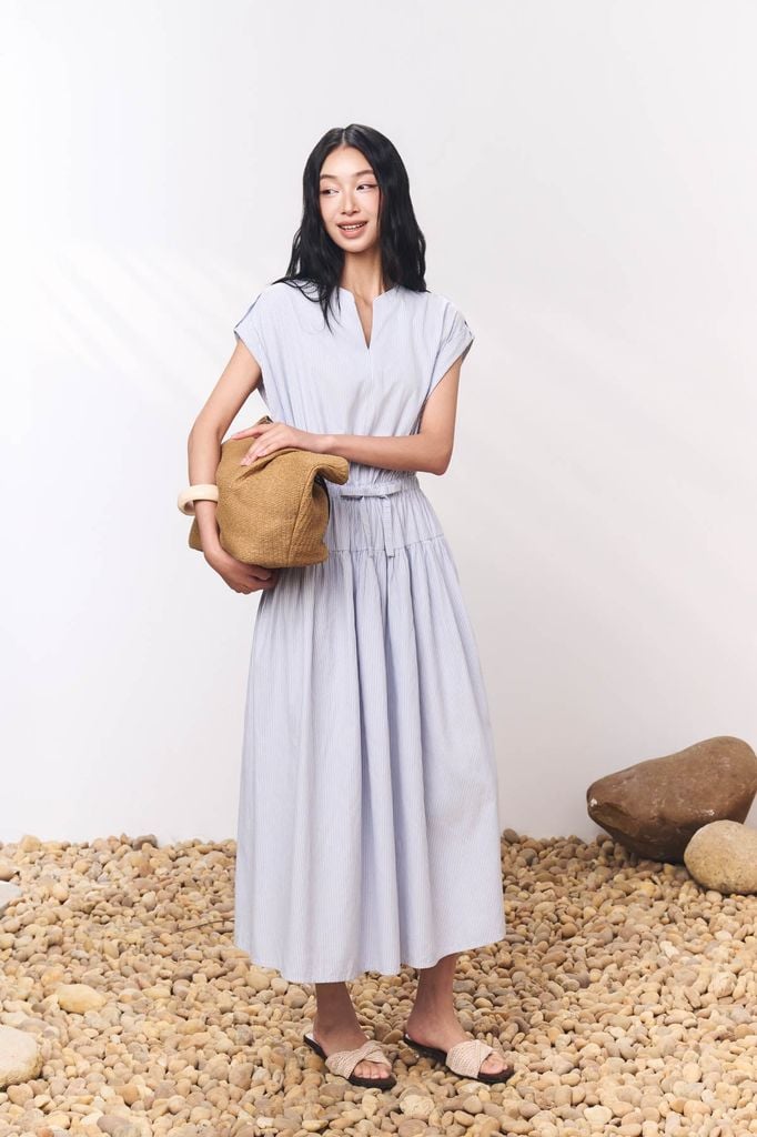 FDP73611 - Đầm dạo phố vải thô kẻ dáng chữ A cổ tròn xẻ V tay chờm thân váy bo chun ôm tạo kiểu - PANTIO