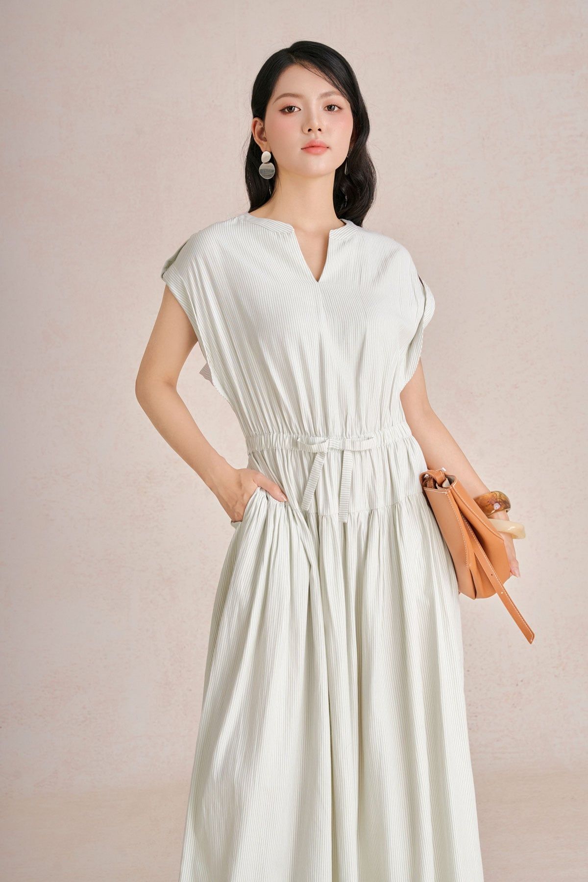 FDP73611 - Đầm dạo phố vải thô kẻ dáng chữ A cổ tròn xẻ V tay chờm thân váy bo chun ôm tạo kiểu - PANTIO
