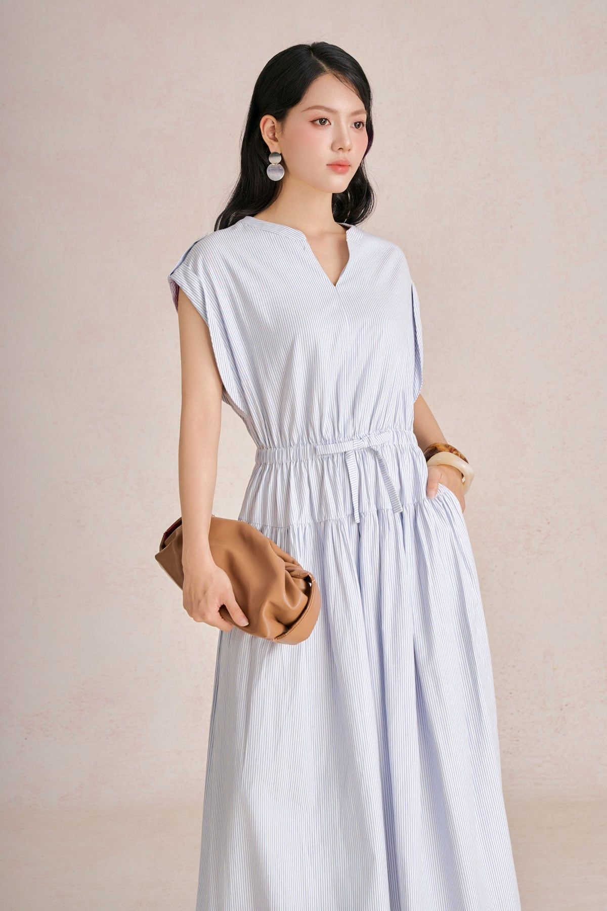 FDP73611 - Đầm dạo phố vải thô kẻ dáng chữ A cổ tròn xẻ V tay chờm thân váy bo chun ôm tạo kiểu - PANTIO
