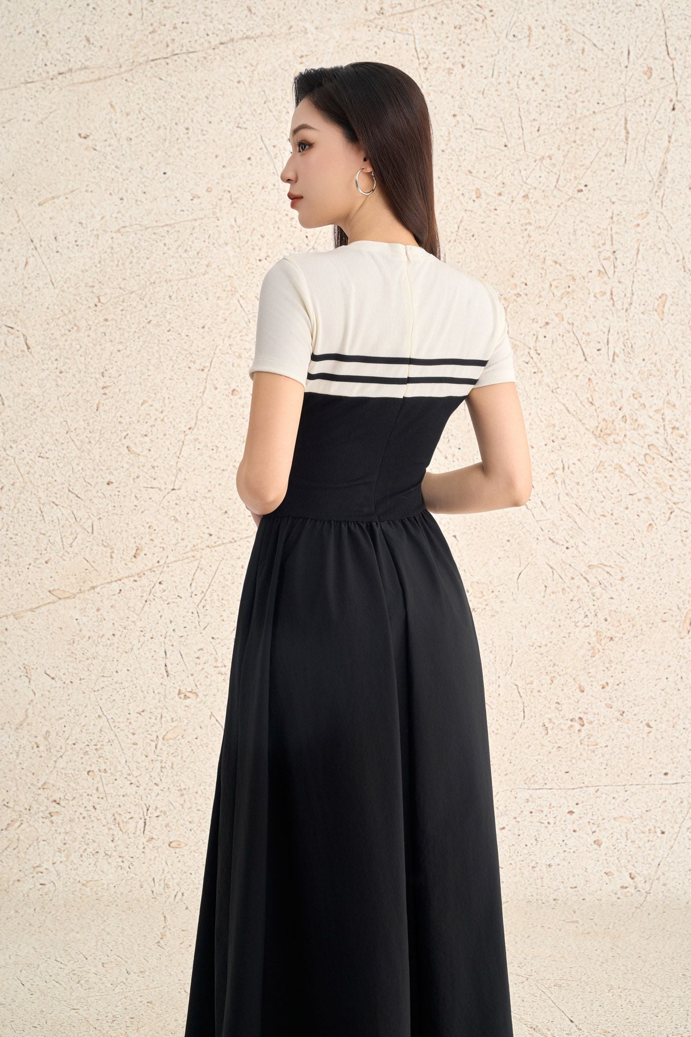 FDP73612 - Đầm dạo phố vải len dáng ôm cổ tròn phối khoá tay cộc thân váy xếp nhún tạo xoè - PANTIO