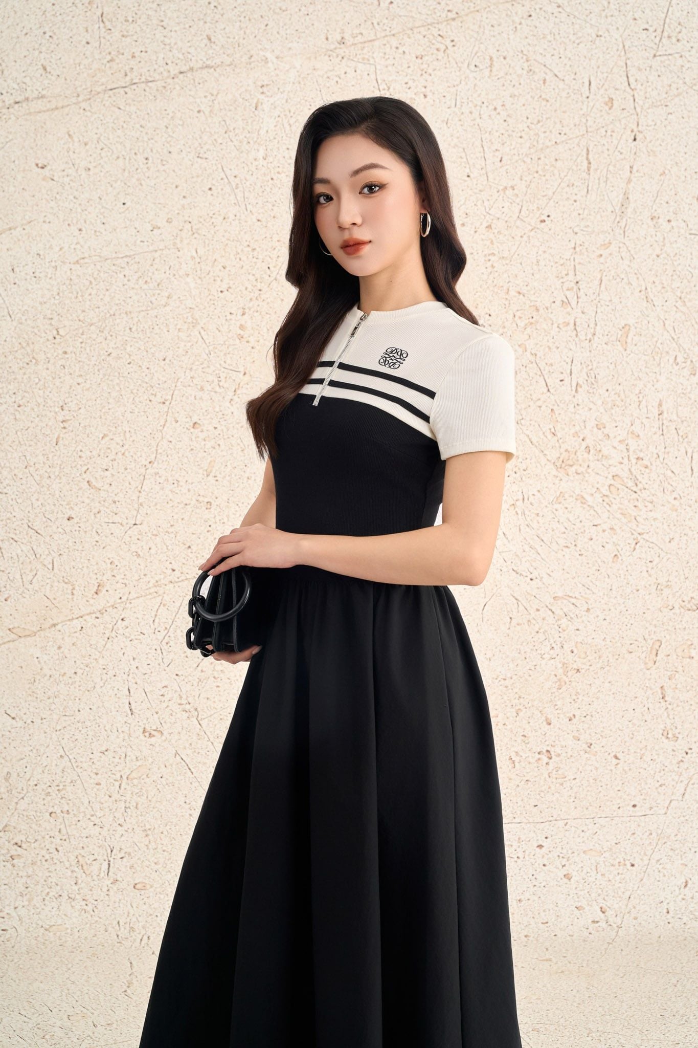 FDP73612 - Đầm dạo phố vải len dáng ôm cổ tròn phối khoá tay cộc thân váy xếp nhún tạo xoè - PANTIO