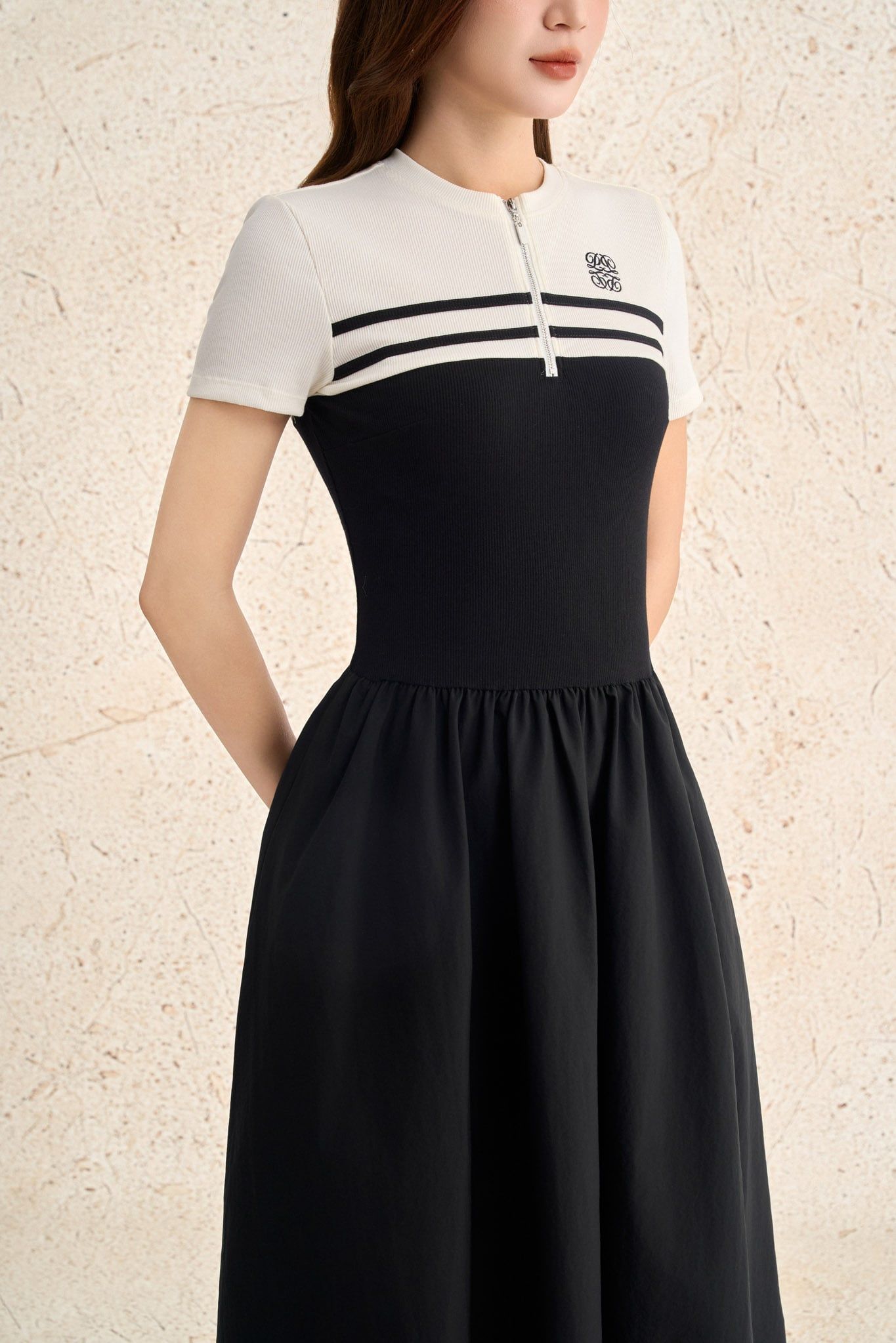 FDP73612 - Đầm dạo phố vải len dáng ôm cổ tròn phối khoá tay cộc thân váy xếp nhún tạo xoè - PANTIO