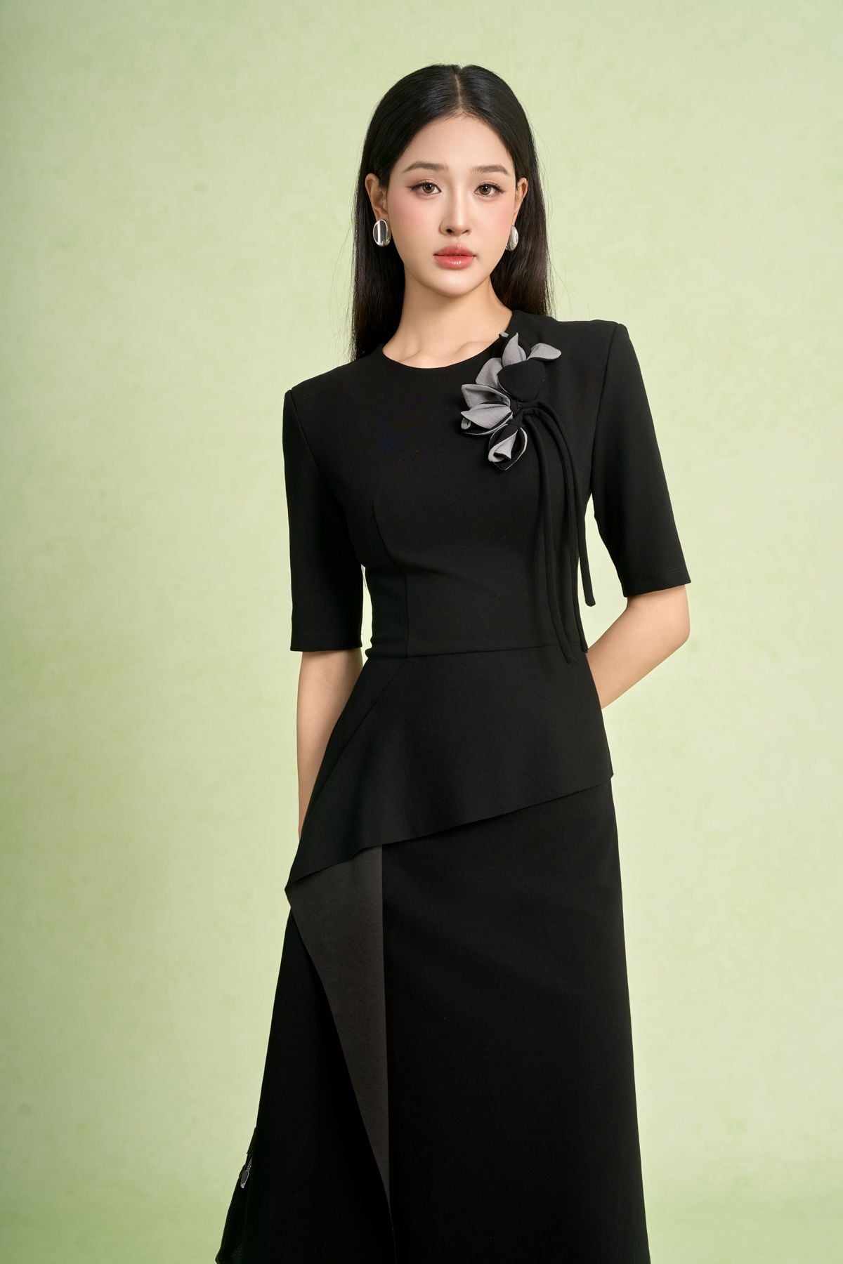 FDP73649 - Đầm dạo phố vải cotton dáng chữ A cổ tròn tay lửng ngực áo đính hoa 3D thời trang eo phối vạt tạo kiểu khoá thân sau - PANTIO