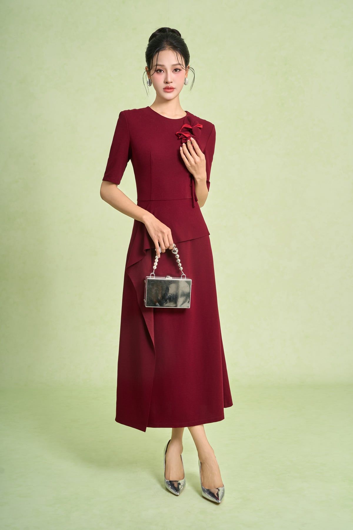 FDP73649 - Đầm dạo phố vải cotton dáng chữ A cổ tròn tay lửng ngực áo đính hoa 3D thời trang eo phối vạt tạo kiểu khoá thân sau - PANTIO