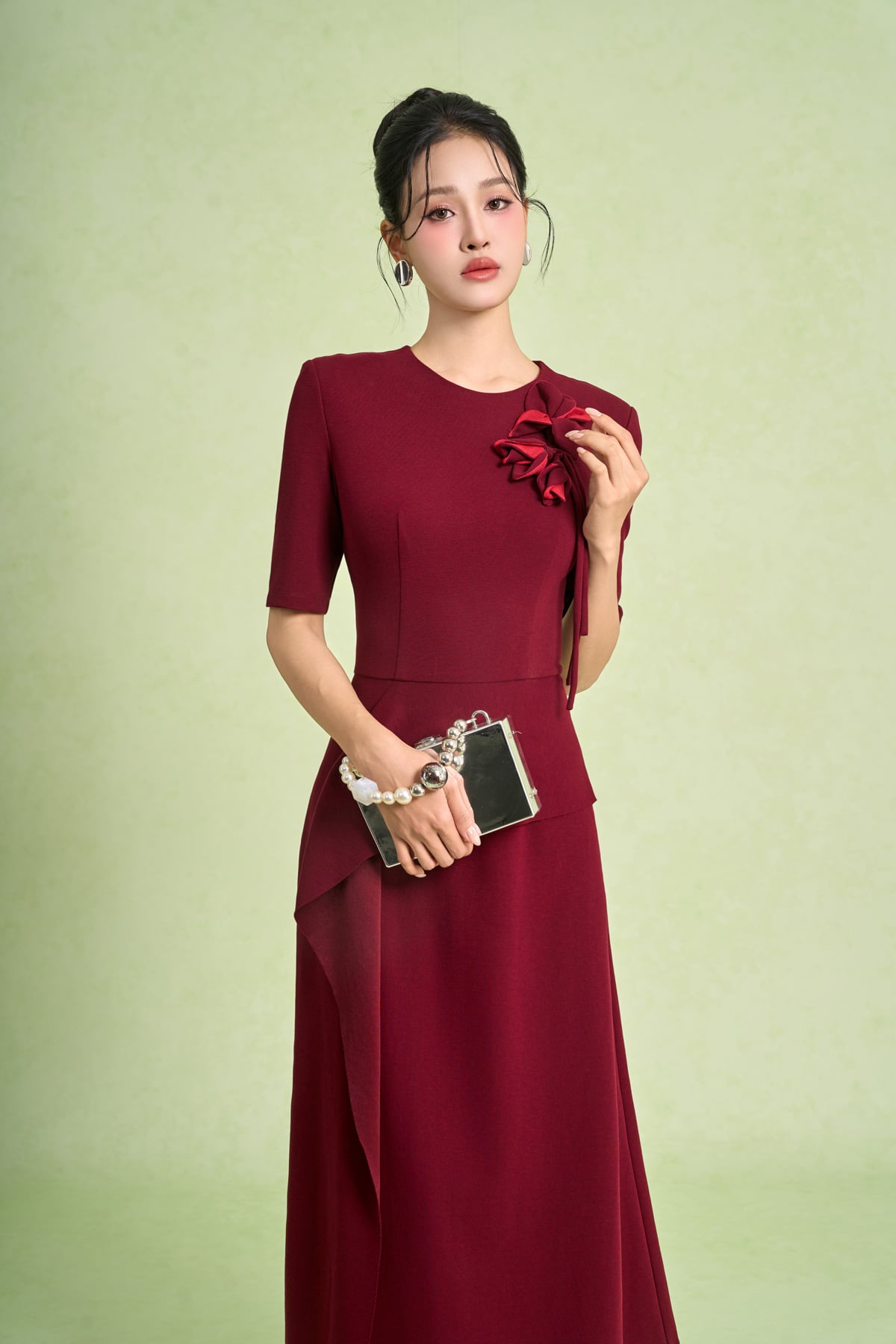 FDP73649 - Đầm dạo phố vải cotton dáng chữ A cổ tròn tay lửng ngực áo đính hoa 3D thời trang eo phối vạt tạo kiểu khoá thân sau - PANTIO