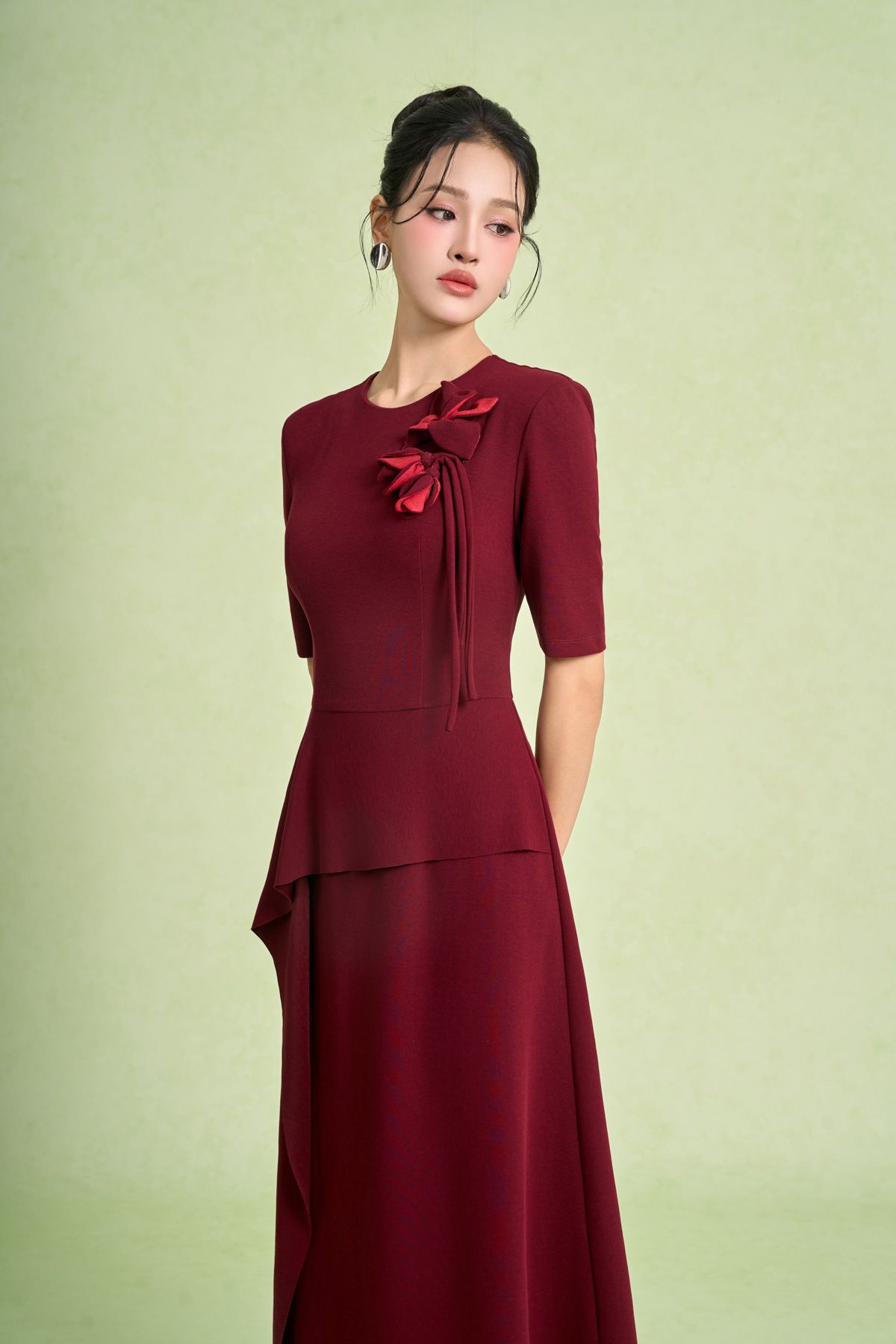 FDP73649 - Đầm dạo phố vải cotton dáng chữ A cổ tròn tay lửng ngực áo đính hoa 3D thời trang eo phối vạt tạo kiểu khoá thân sau - PANTIO