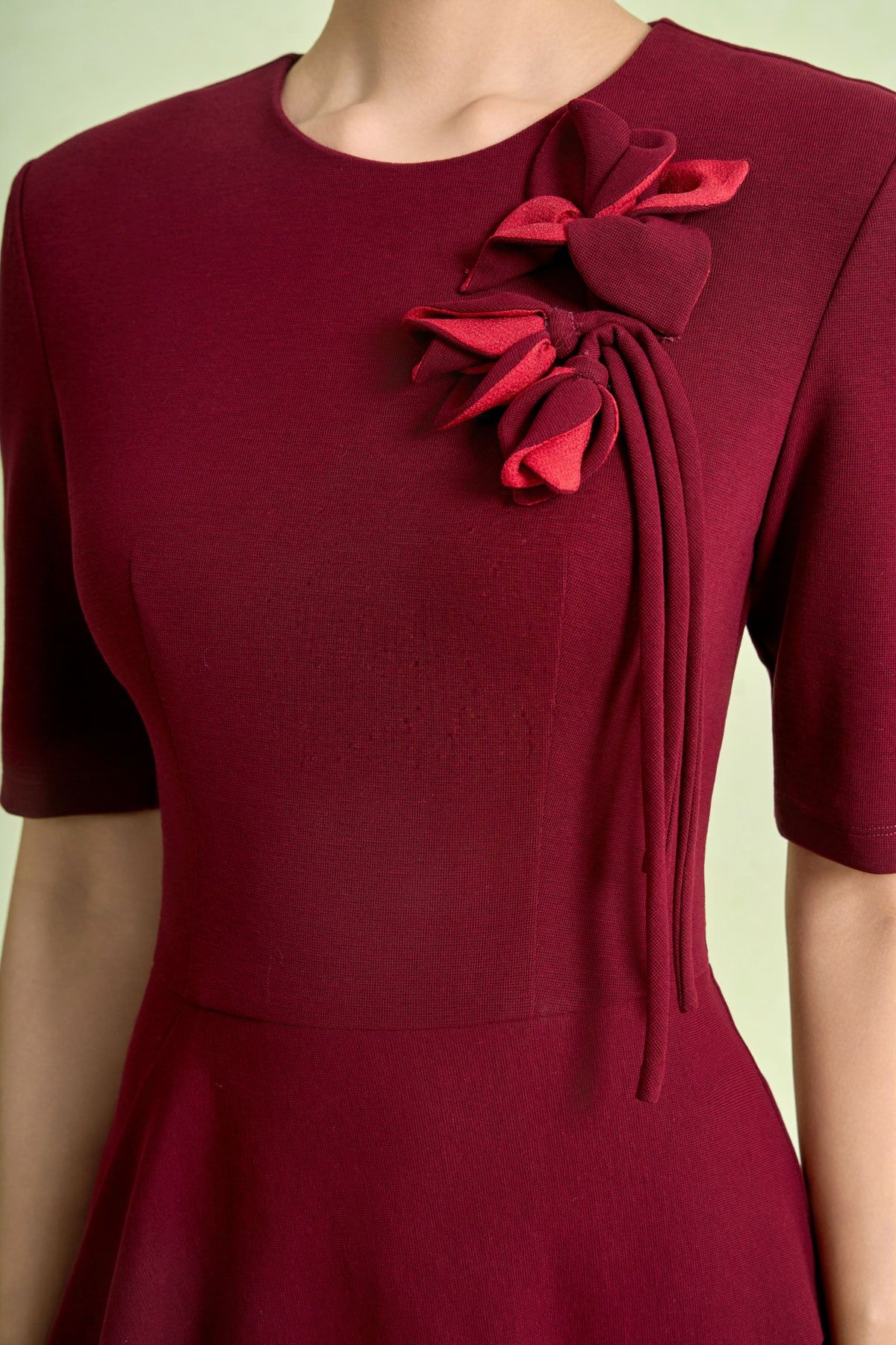 FDP73649 - Đầm dạo phố vải cotton dáng chữ A cổ tròn tay lửng ngực áo đính hoa 3D thời trang eo phối vạt tạo kiểu khoá thân sau - PANTIO