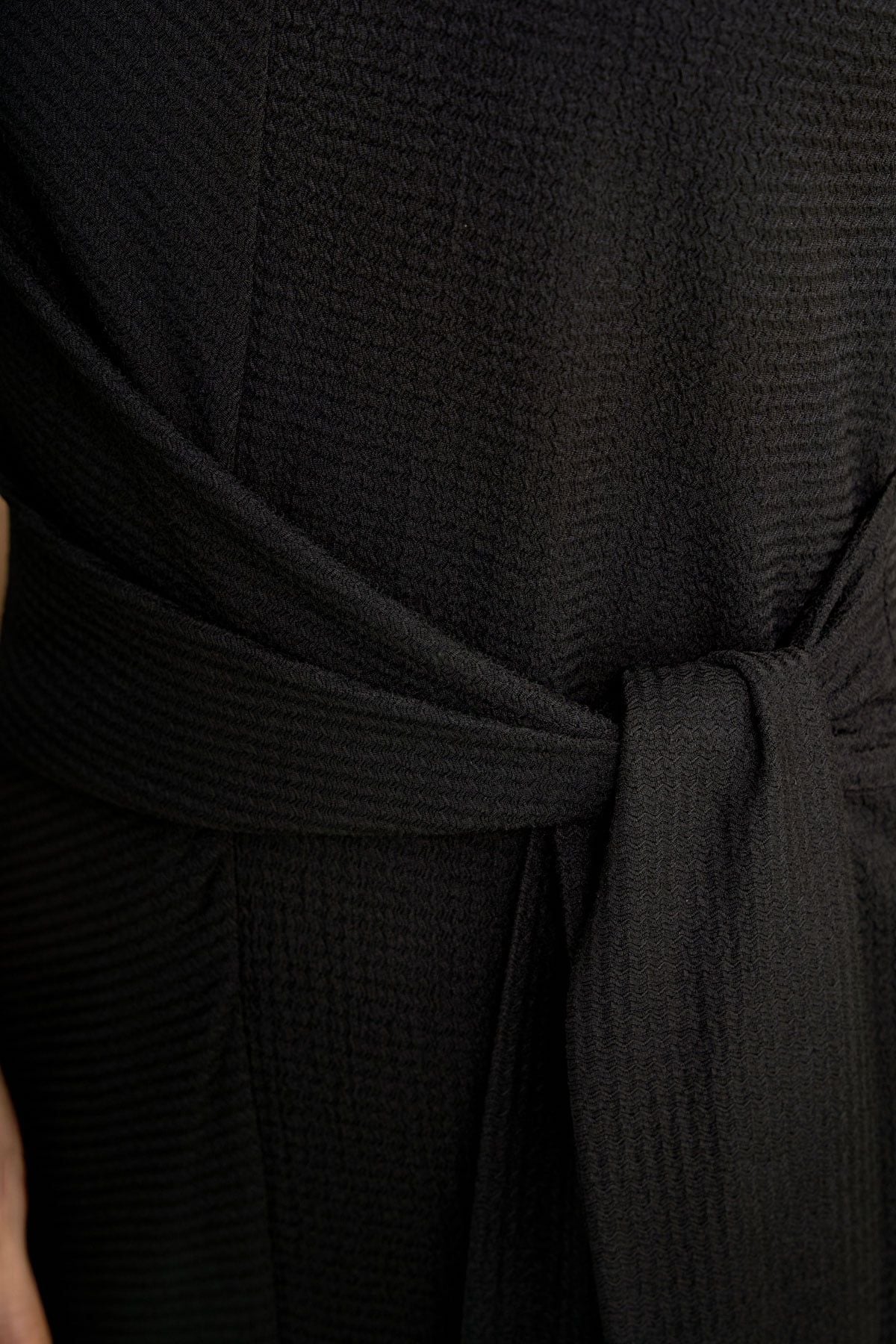 FDP73665 - Đầm dạo phố vải len dáng ôm cổ tròn không tay eo váy phối vạt thắt tạo kiểu - PANTIO