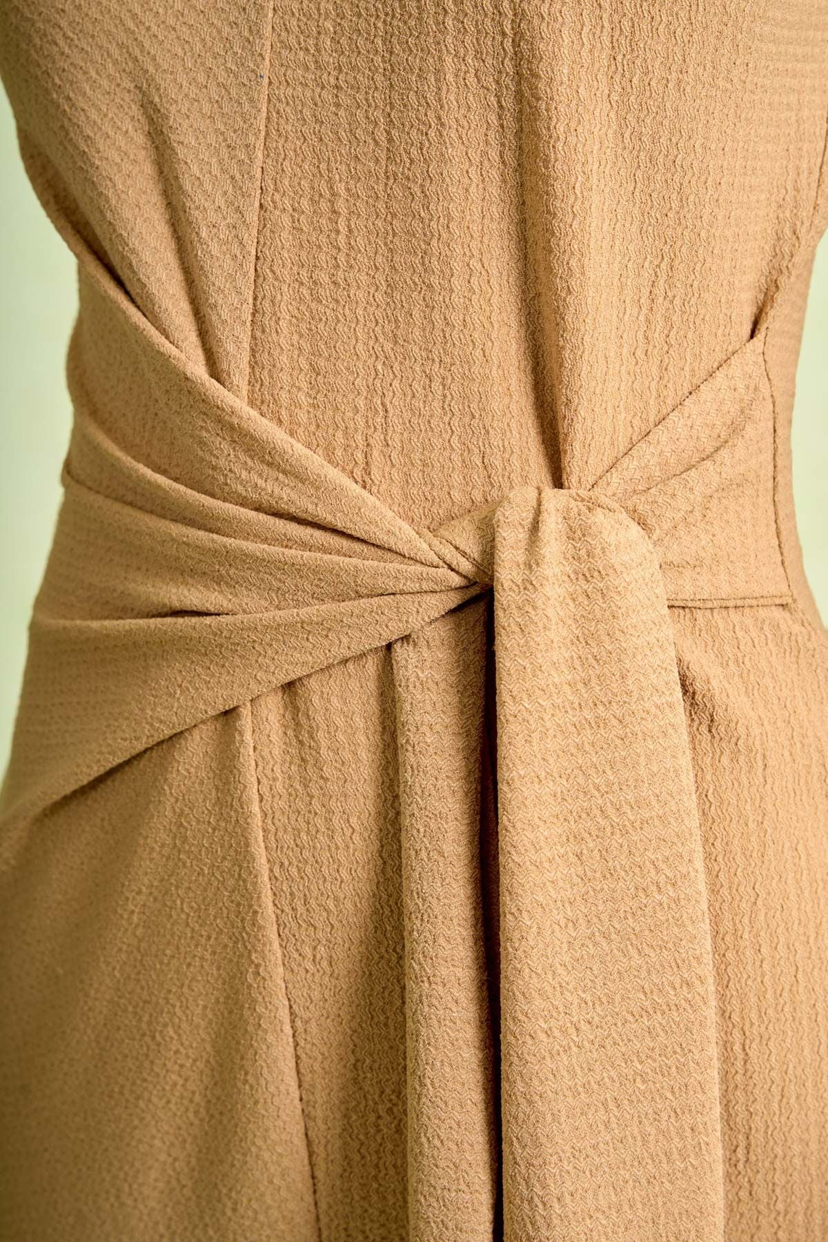 FDP73665 - Đầm dạo phố vải len dáng ôm cổ tròn không tay eo váy phối vạt thắt tạo kiểu - PANTIO