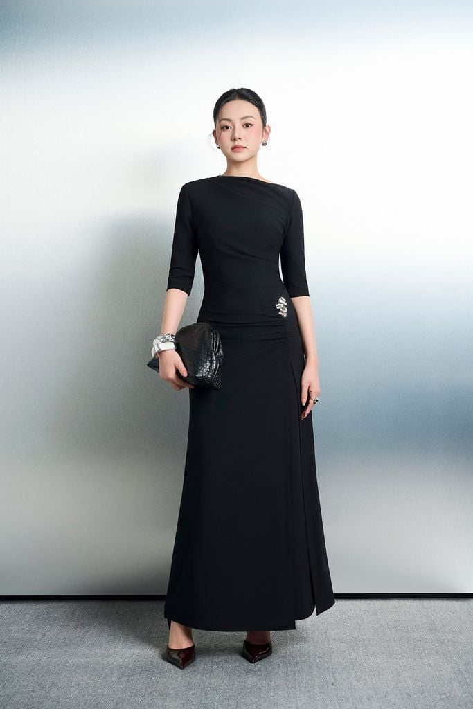 FDP73802 - Đầm dạo phố vải cotton dáng chữ A cổ lệch tay lưgr thân váy phối nhún kèm phụ kiện kim loại tạo kiểu khoá thân sau - PANTIO