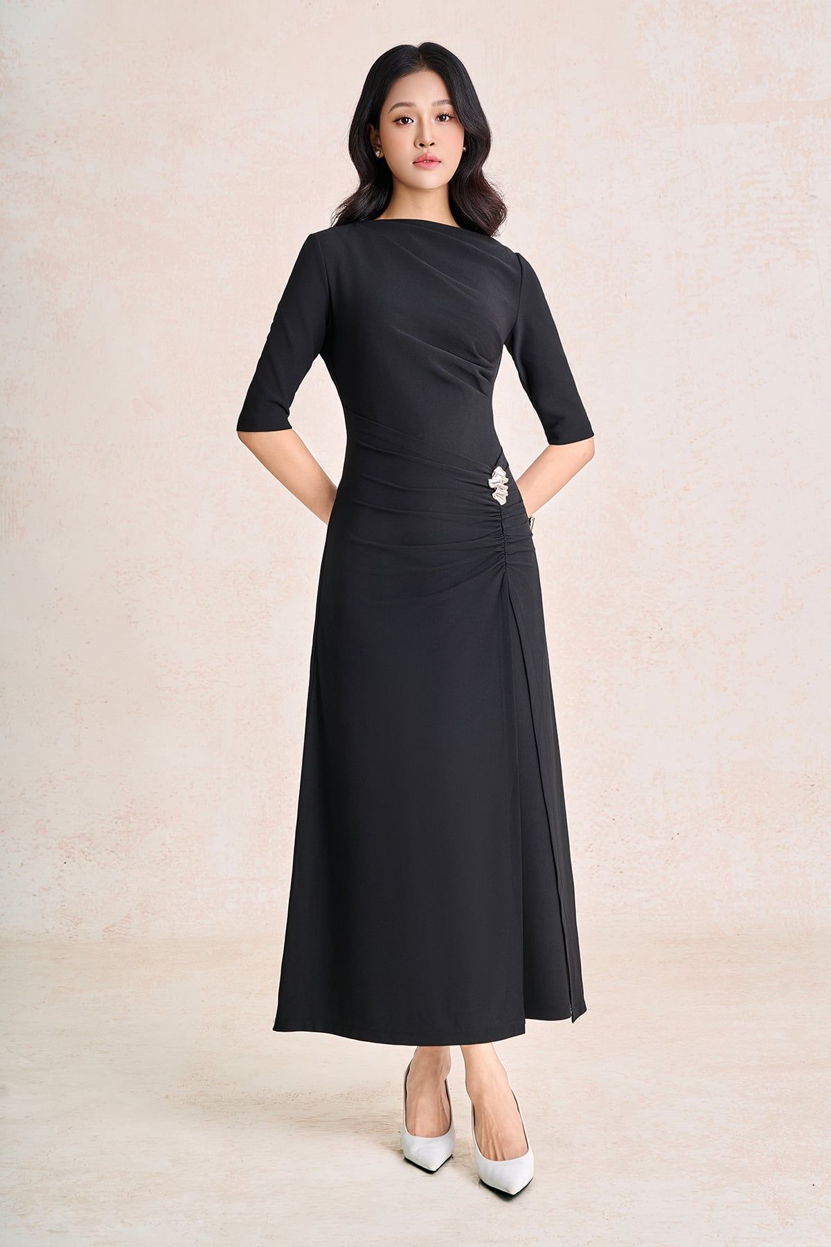 FDP73802 - Đầm dạo phố vải cotton dáng chữ A cổ lệch tay lưgr thân váy phối nhún kèm phụ kiện kim loại tạo kiểu khoá thân sau - PANTIO