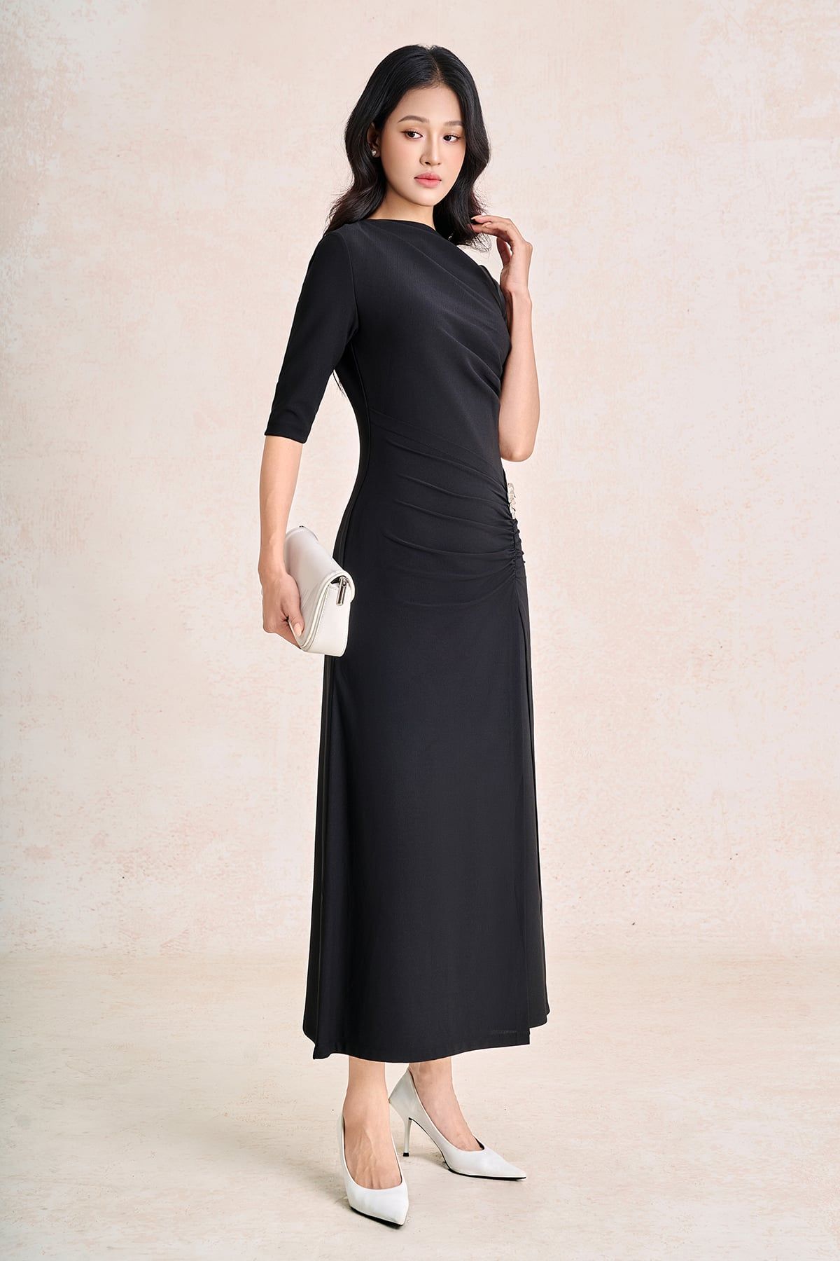 FDP73802 - Đầm dạo phố vải cotton dáng chữ A cổ lệch tay lưgr thân váy phối nhún kèm phụ kiện kim loại tạo kiểu khoá thân sau - PANTIO