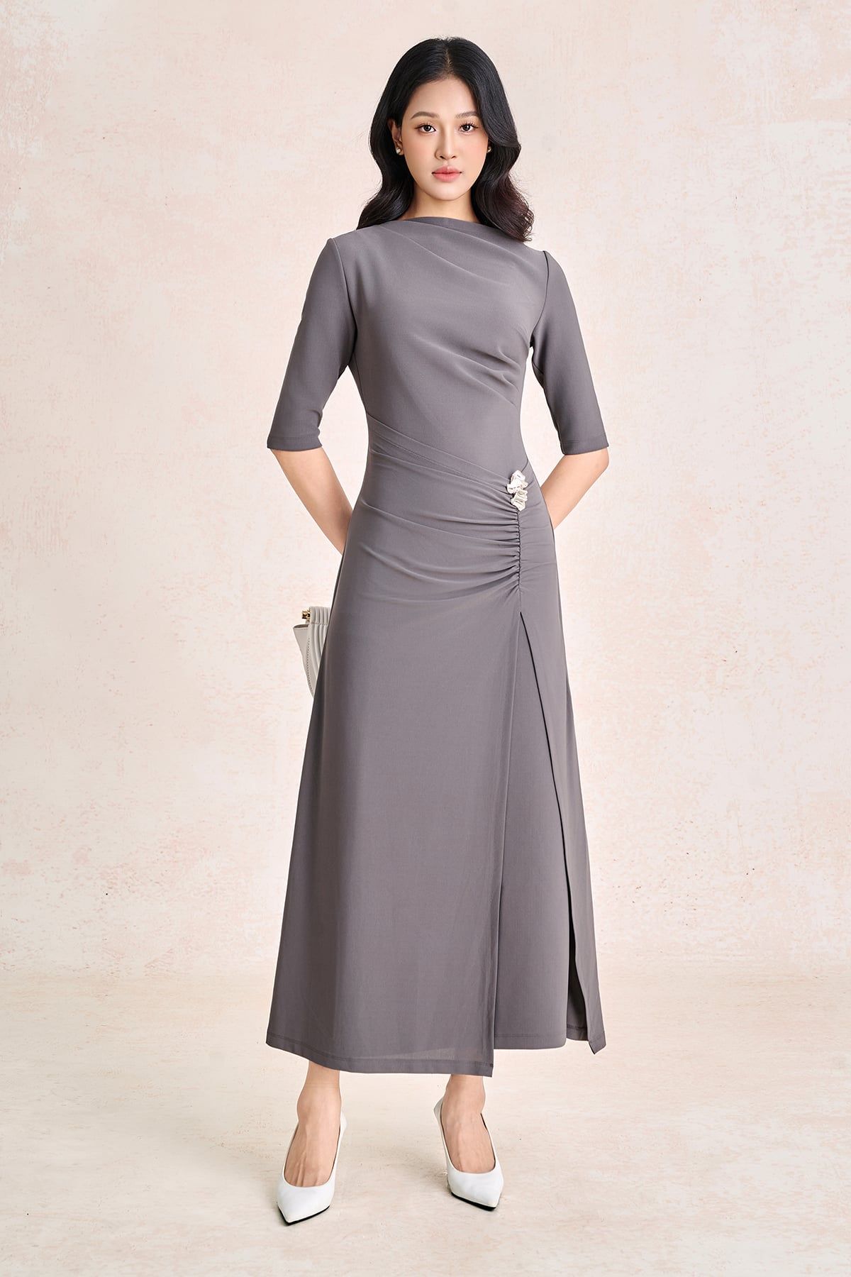 FDP73802 - Đầm dạo phố vải cotton dáng chữ A cổ lệch tay lưgr thân váy phối nhún kèm phụ kiện kim loại tạo kiểu khoá thân sau - PANTIO