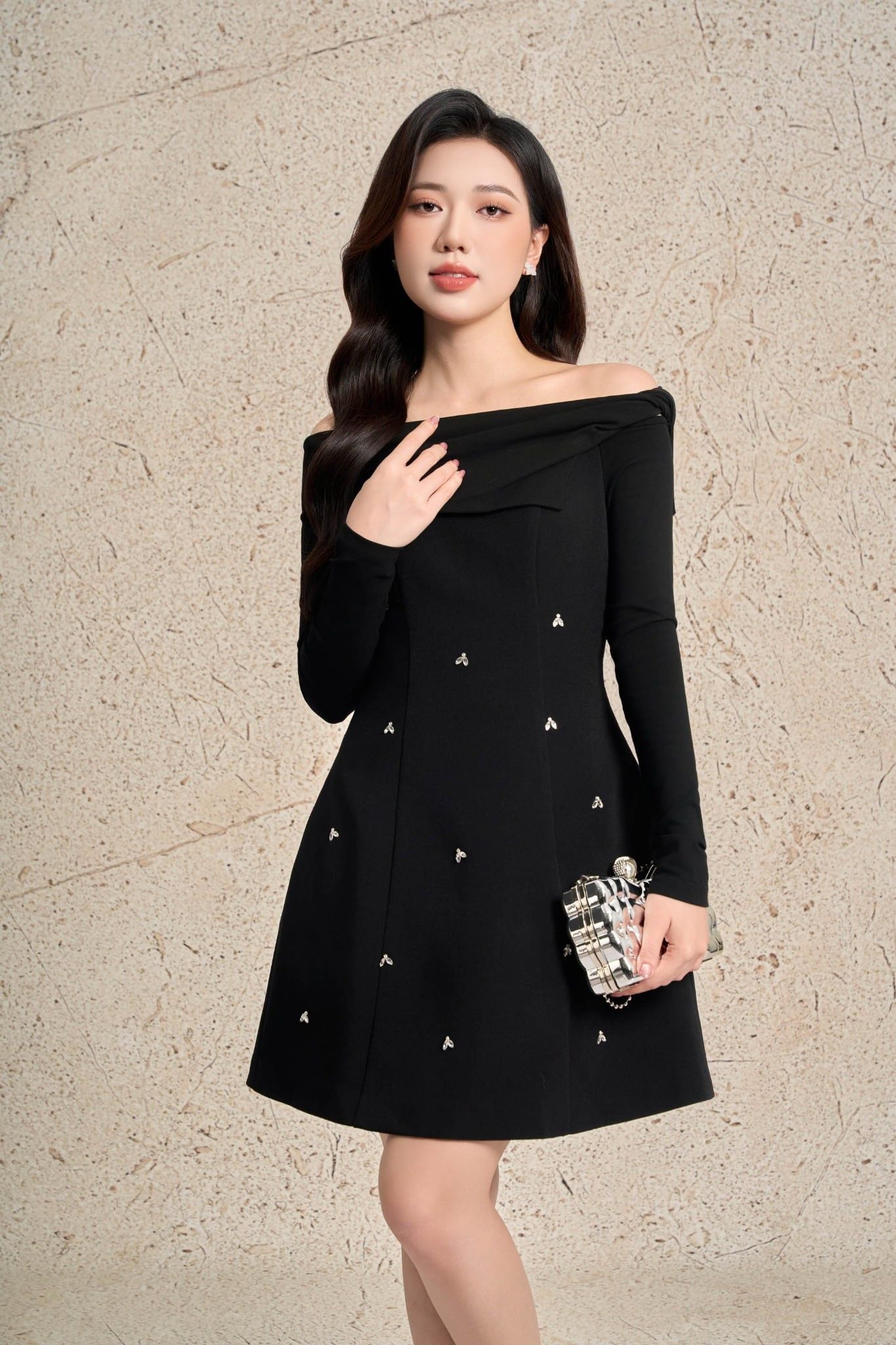 FDP93660 - Đầm dạo phố vải thô dáng chữ A ngắn tay dài trễ vai tạo kiểu thân váy đính ngọc thời trang khoá thân sau - PANTIO