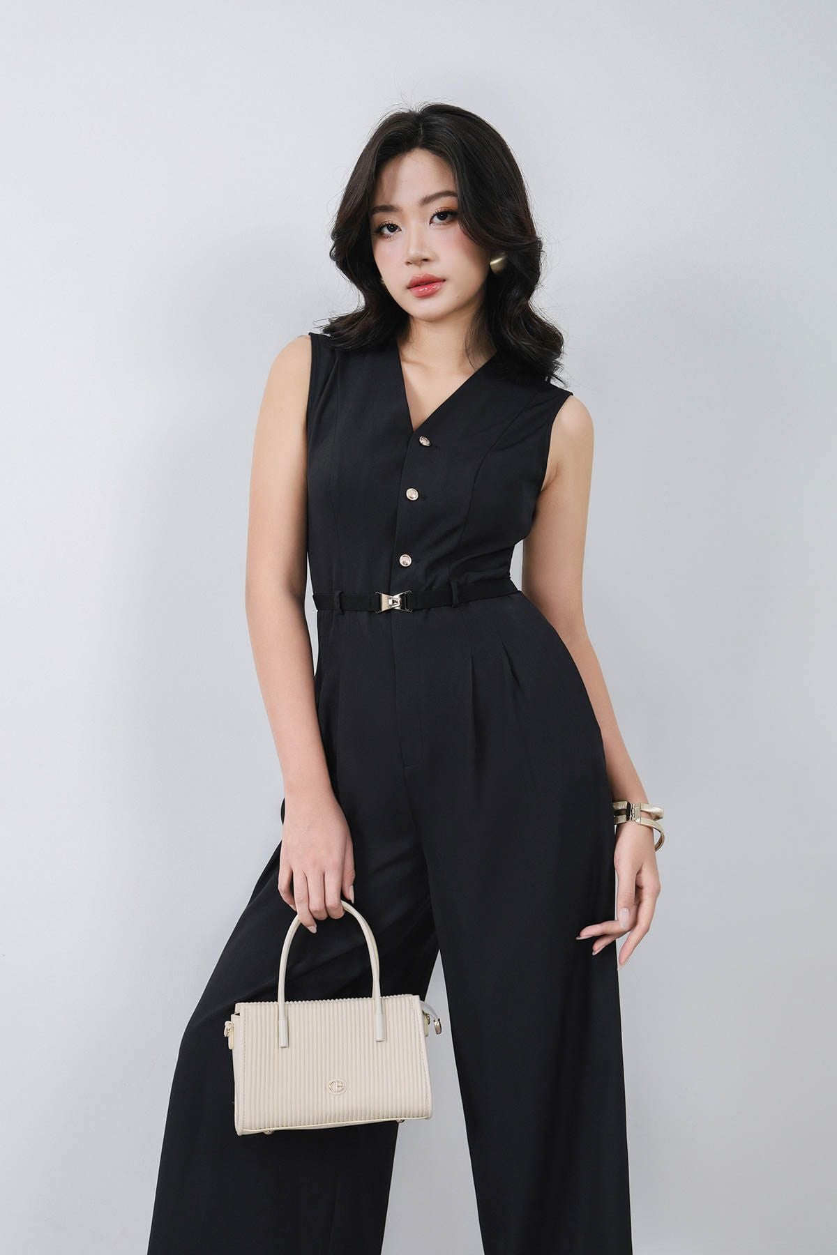 FJS3191 - Jumpsuit công sở vải thô dáng ôm cổ xẻ V không tay eo phối dây lưng co giãn tạo kiểu quần ống đứng khoá thân sau - PANTIO