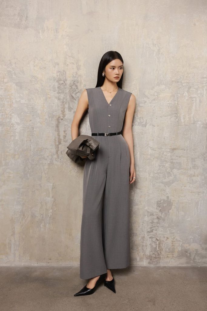 FJS3191 - Jumpsuit công sở vải thô dáng ôm cổ xẻ V không tay eo phối dây lưng co giãn tạo kiểu quần ống đứng khoá thân sau - PANTIO