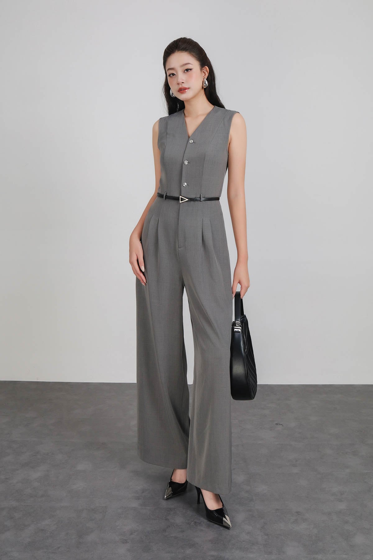 FJS3191 - Jumpsuit công sở vải thô dáng ôm cổ xẻ V không tay eo phối dây lưng co giãn tạo kiểu quần ống đứng khoá thân sau - PANTIO