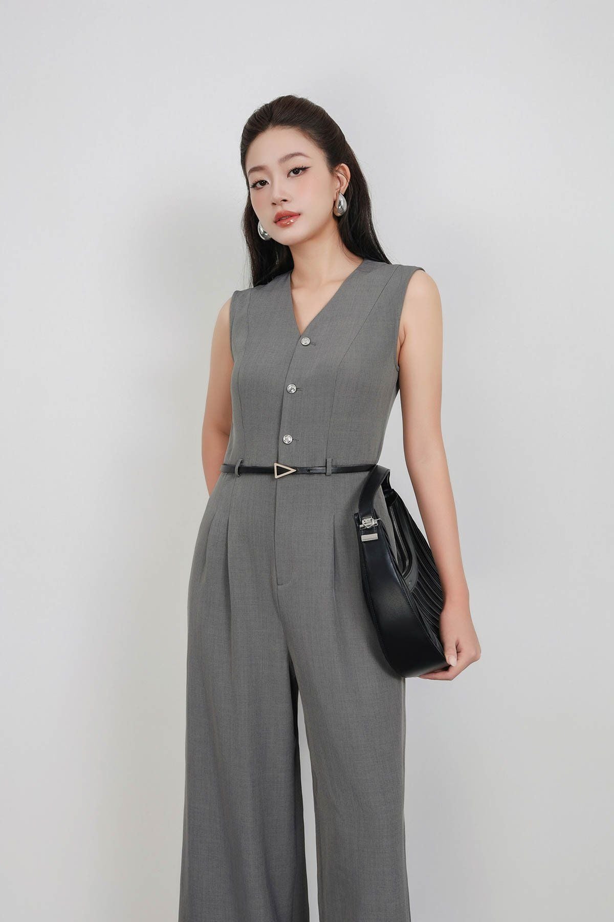 FJS3191 - Jumpsuit công sở vải thô dáng ôm cổ xẻ V không tay eo phối dây lưng co giãn tạo kiểu quần ống đứng khoá thân sau - PANTIO