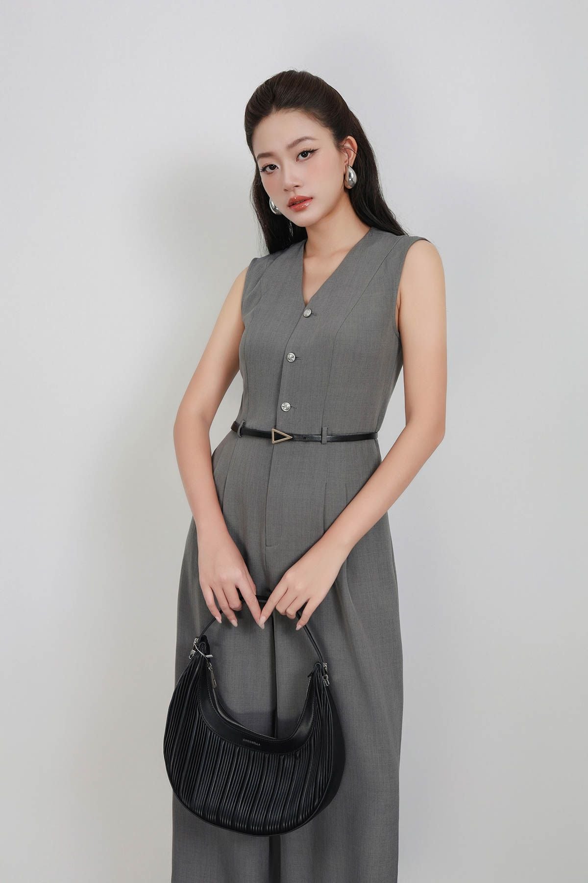 FJS3191 - Jumpsuit công sở vải thô dáng ôm cổ xẻ V không tay eo phối dây lưng co giãn tạo kiểu quần ống đứng khoá thân sau - PANTIO